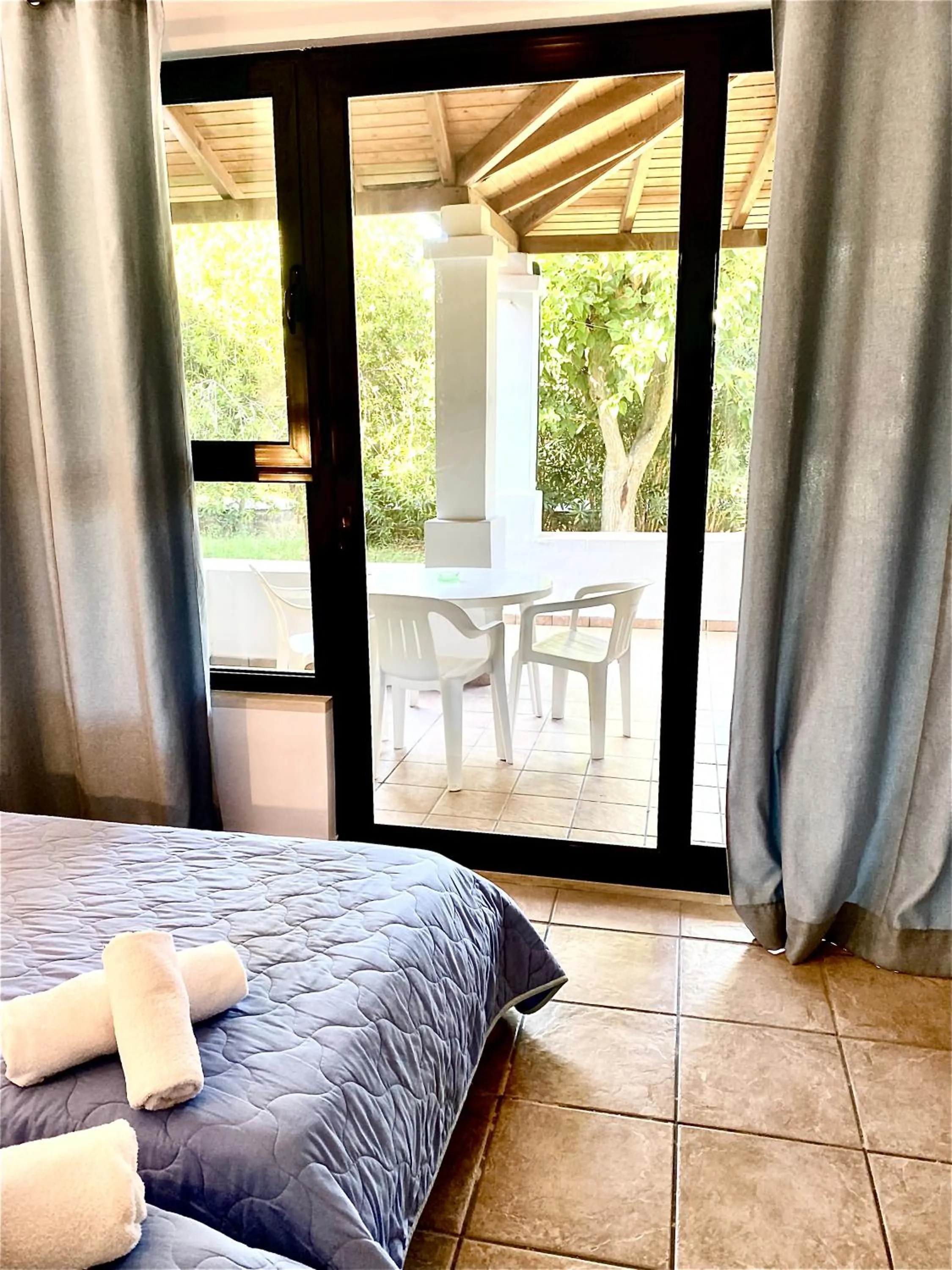 Garden view, Bed in Nireas Resort Corfu