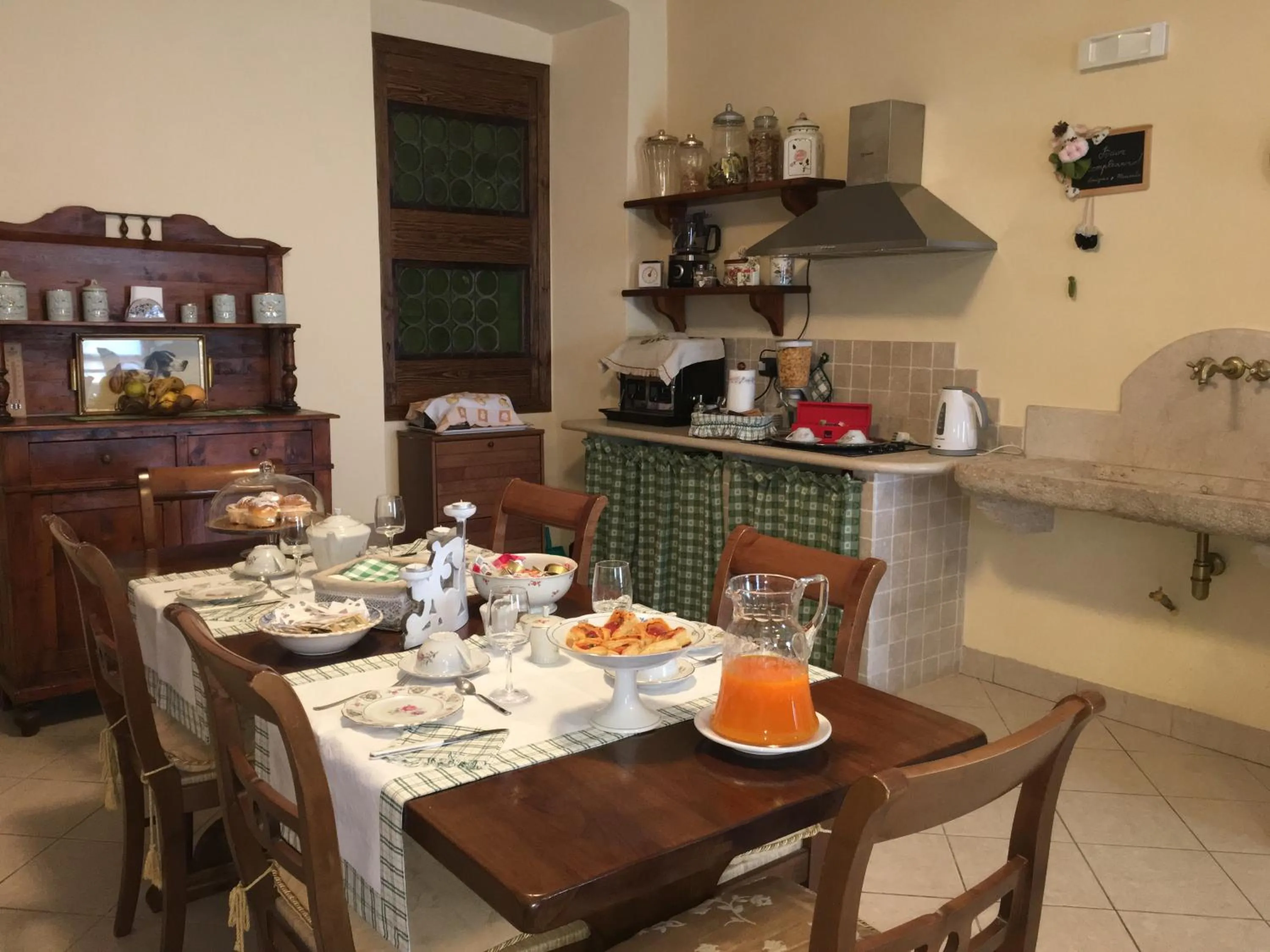 Communal kitchen in B&B Al Caseificio