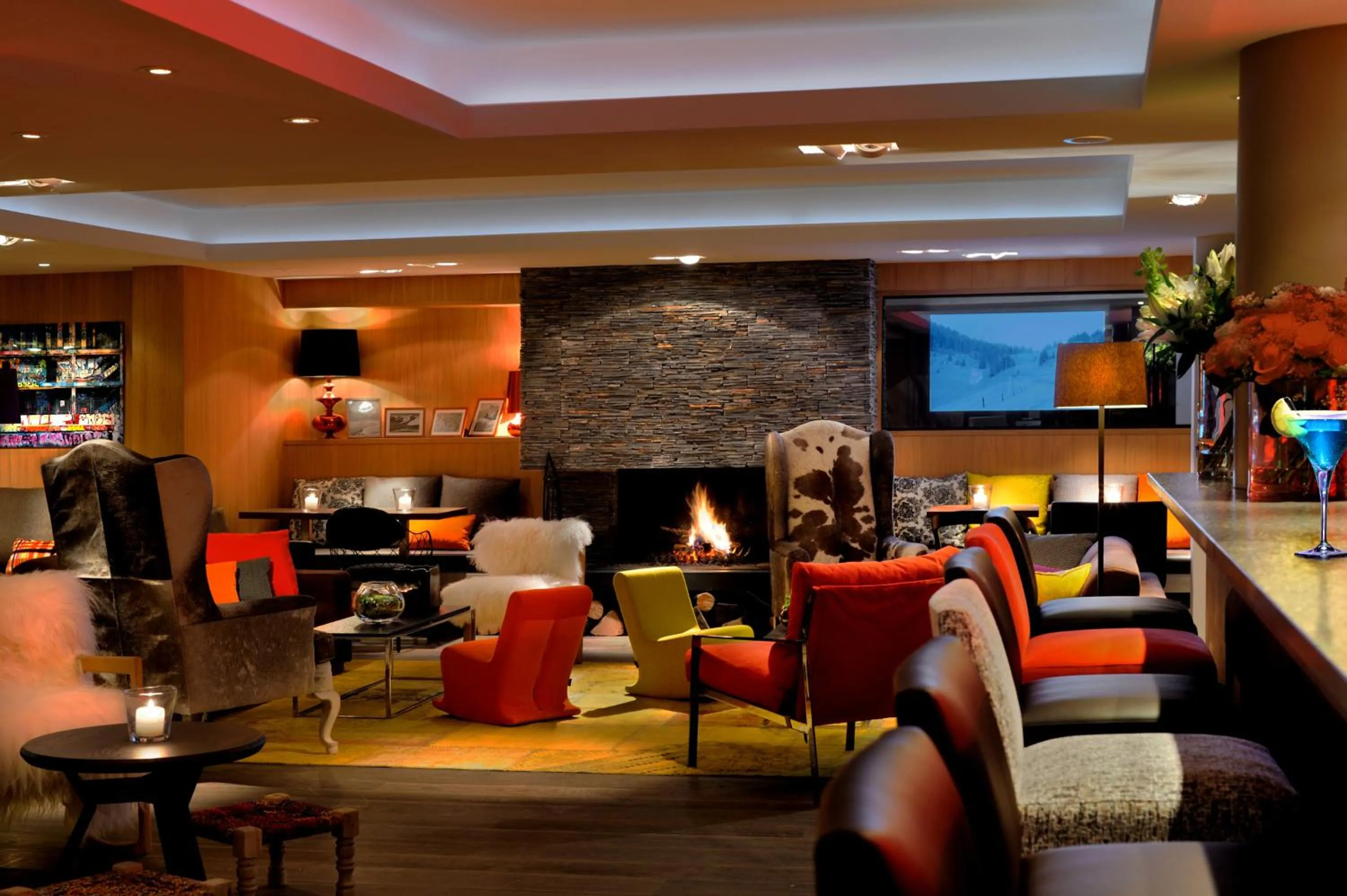 Communal lounge/ TV room in Hotel Le Savoy