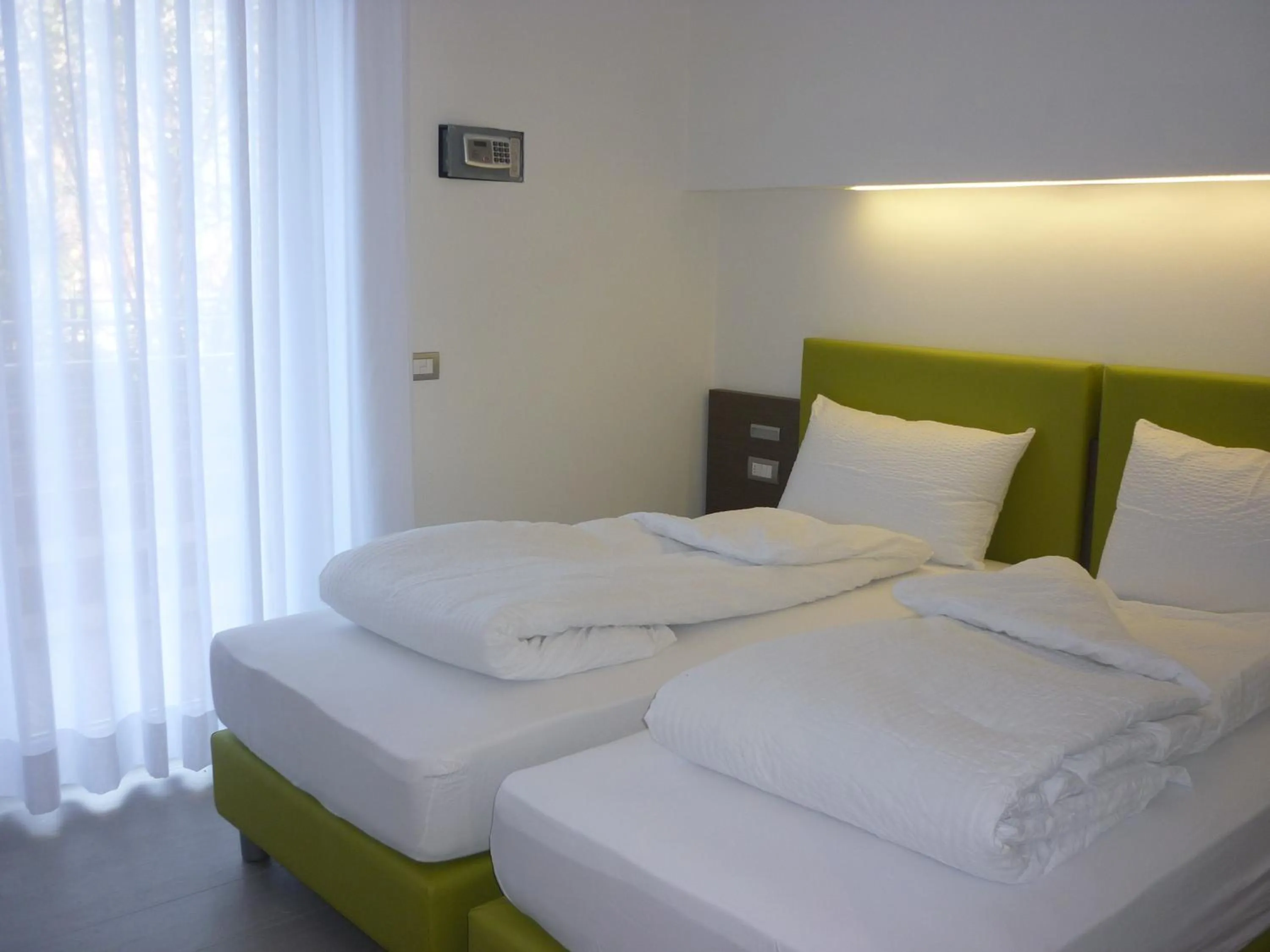 Bed in Residence Rivachiara (check-in at Hotel Riviera in Viale Rovereto, 95)