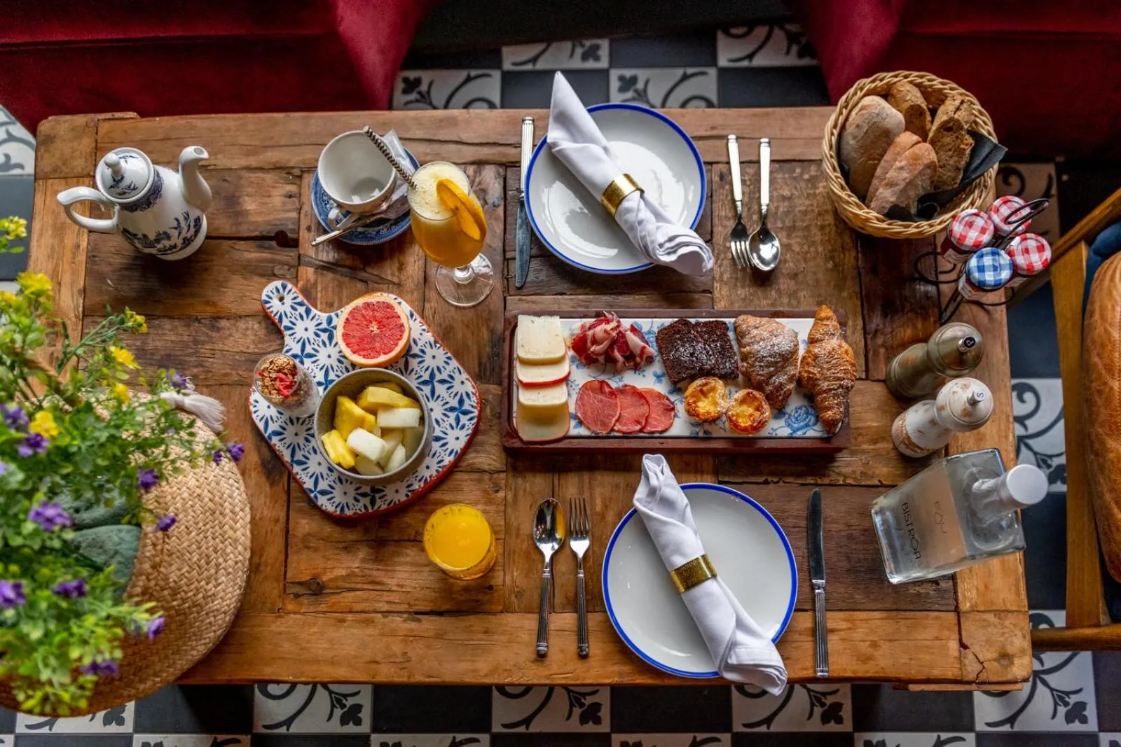 Food and drinks in 138 Liberdade Hotel