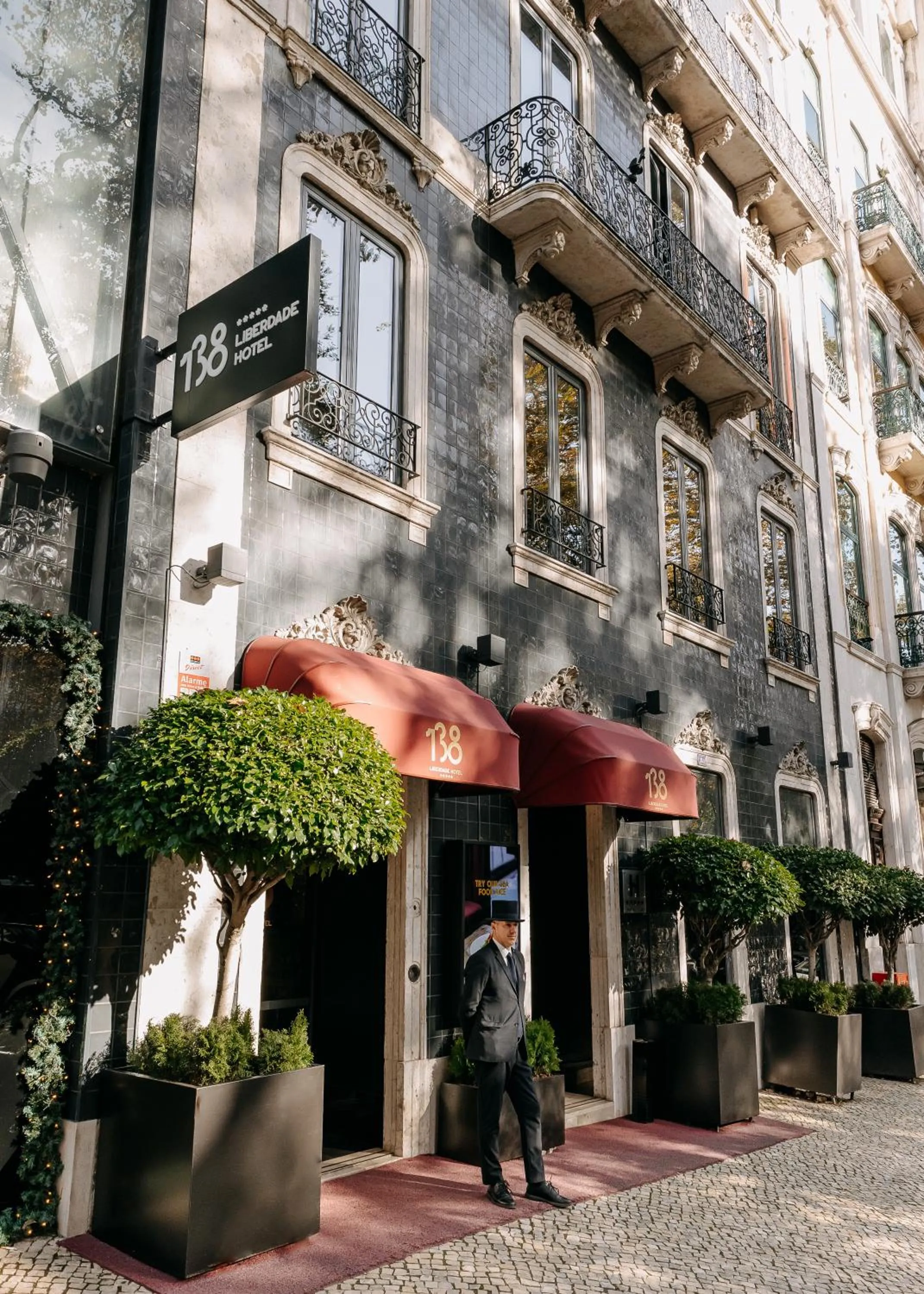 Property building in 138 Liberdade Hotel