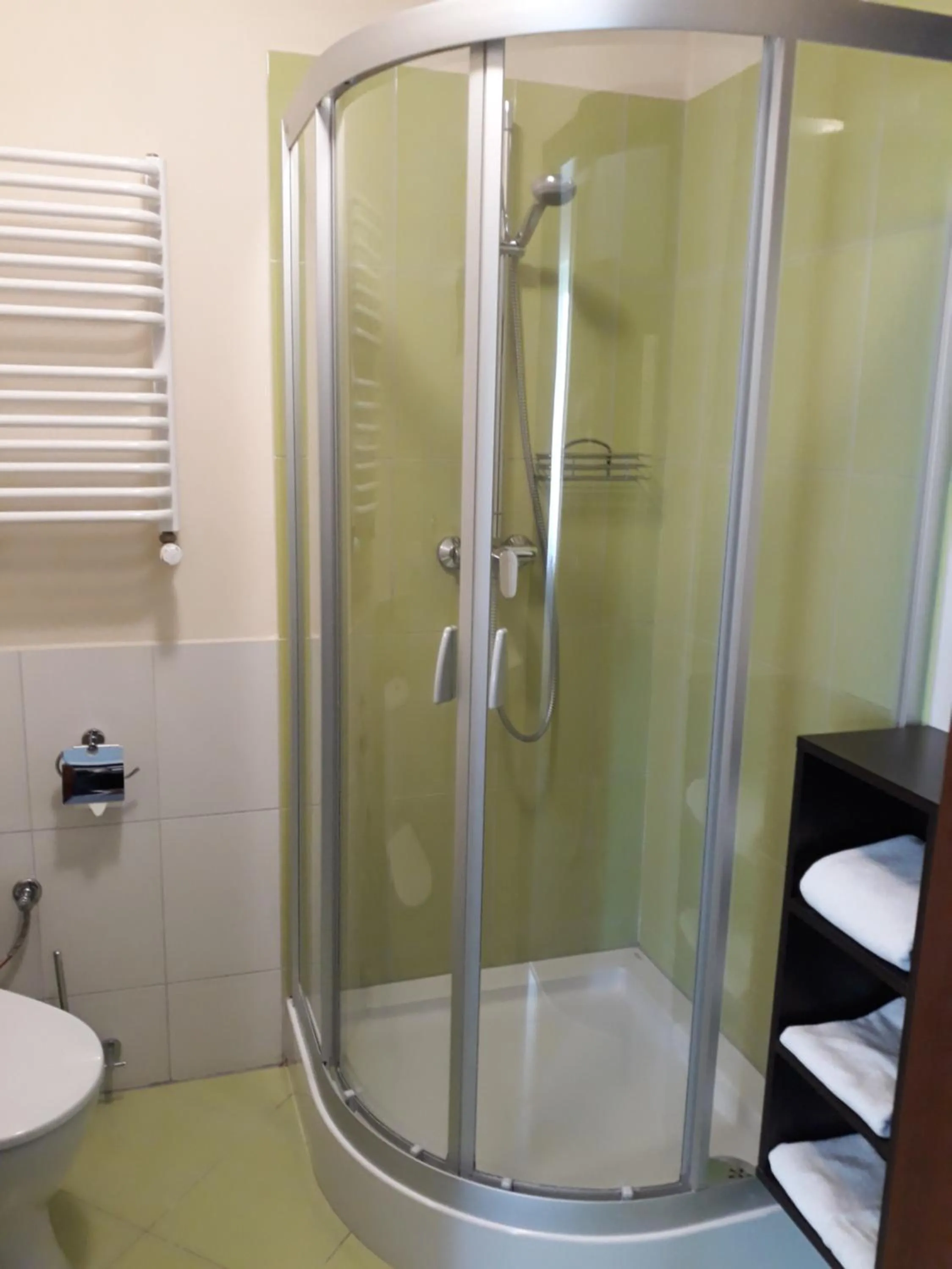 Shower in Hotel Solec