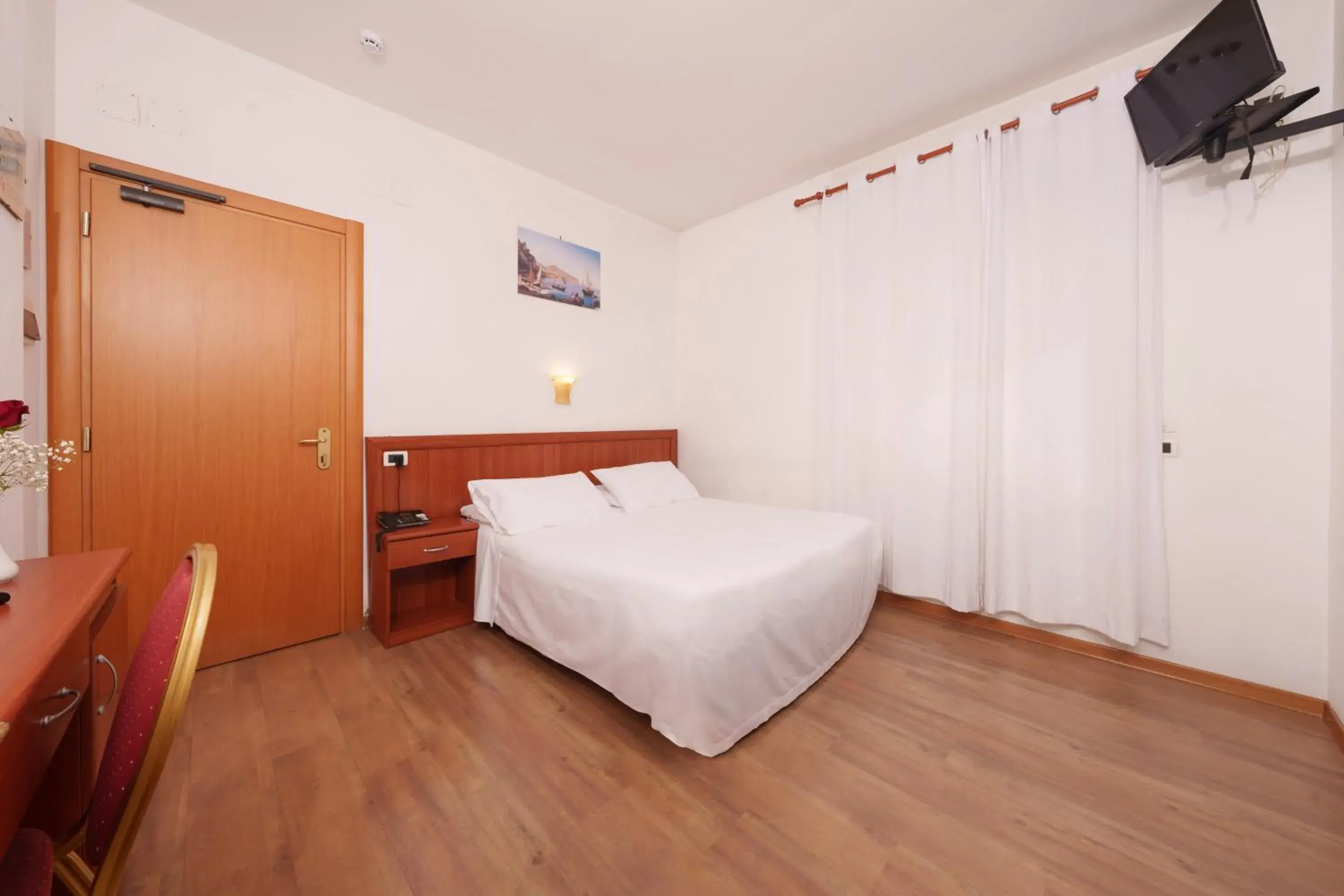 Economy Double Room in Aequa Hotel Economy Double Room in Aequa Hotel