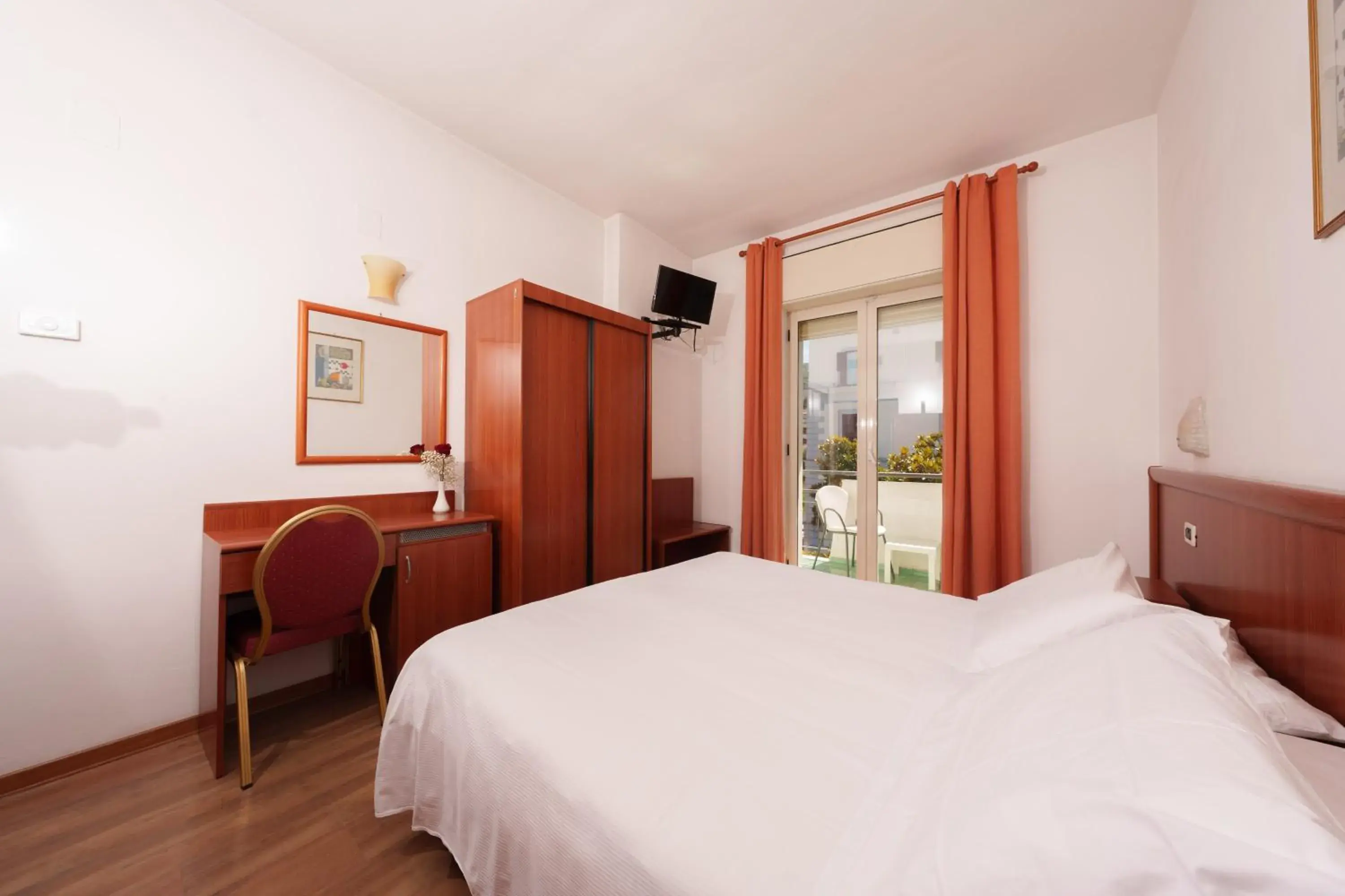 Standard Double or Twin Room with Mountain View in Aequa Hotel Standard Double or Twin Room with Mountain View in Aequa Hotel