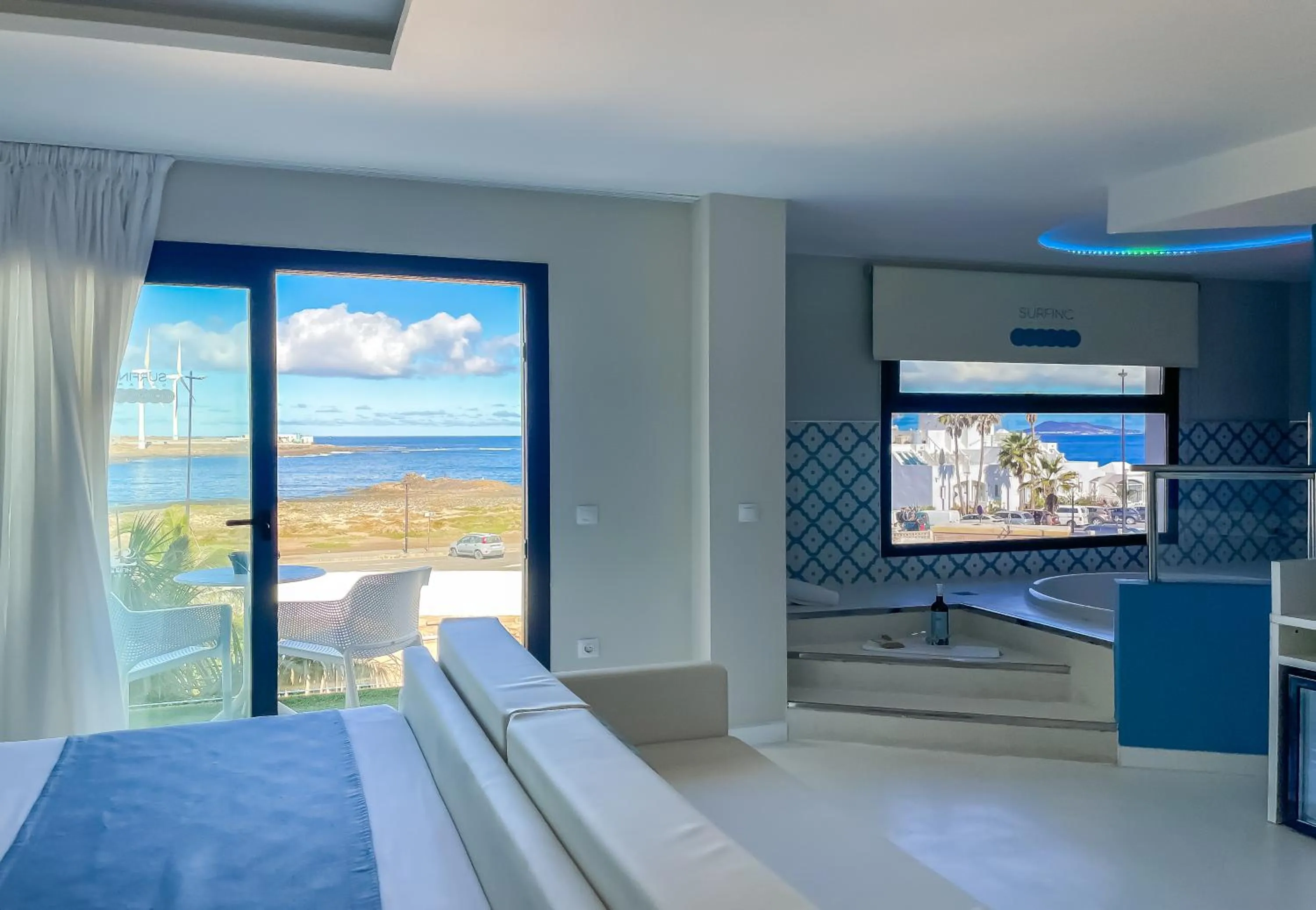 Sea view, Bed in Corralejo Surfing Colors Hotel&Apartments