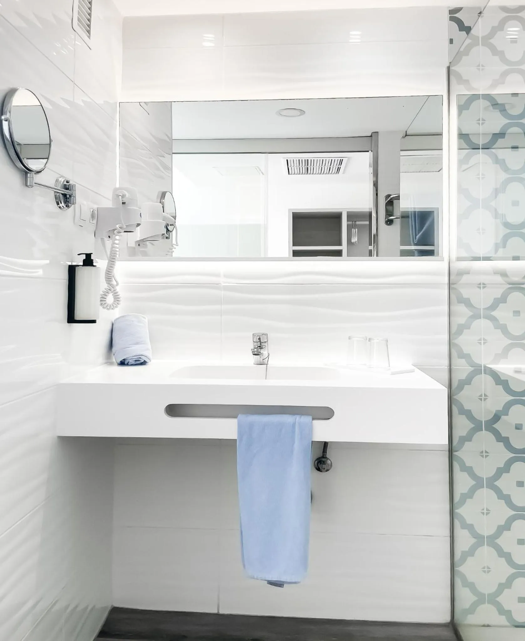 Bathroom in Corralejo Surfing Colors Hotel&Apartments