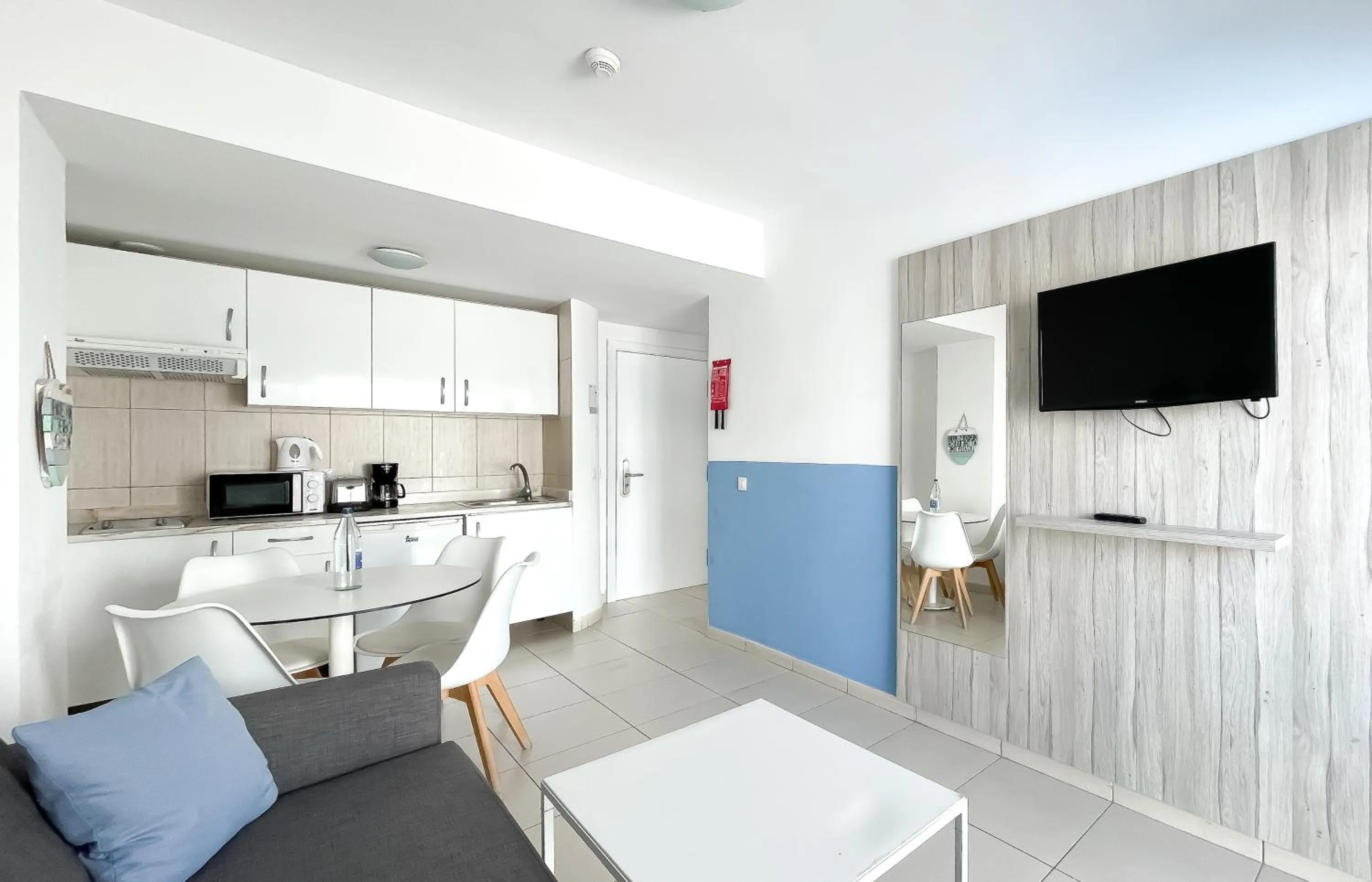 Kitchen or kitchenette in Corralejo Surfing Colors Hotel&Apartments