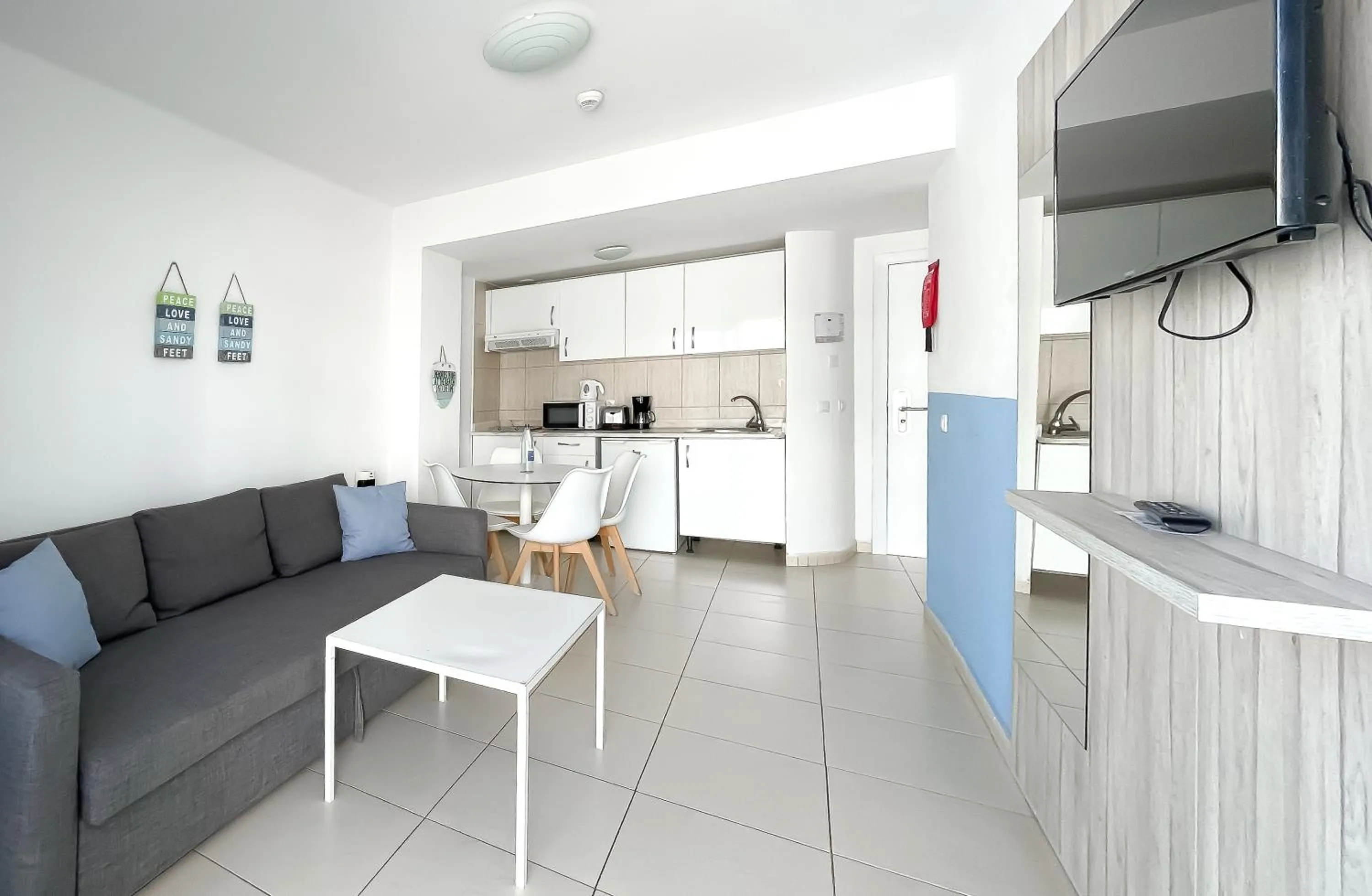 TV and multimedia in Corralejo Surfing Colors Hotel&Apartments