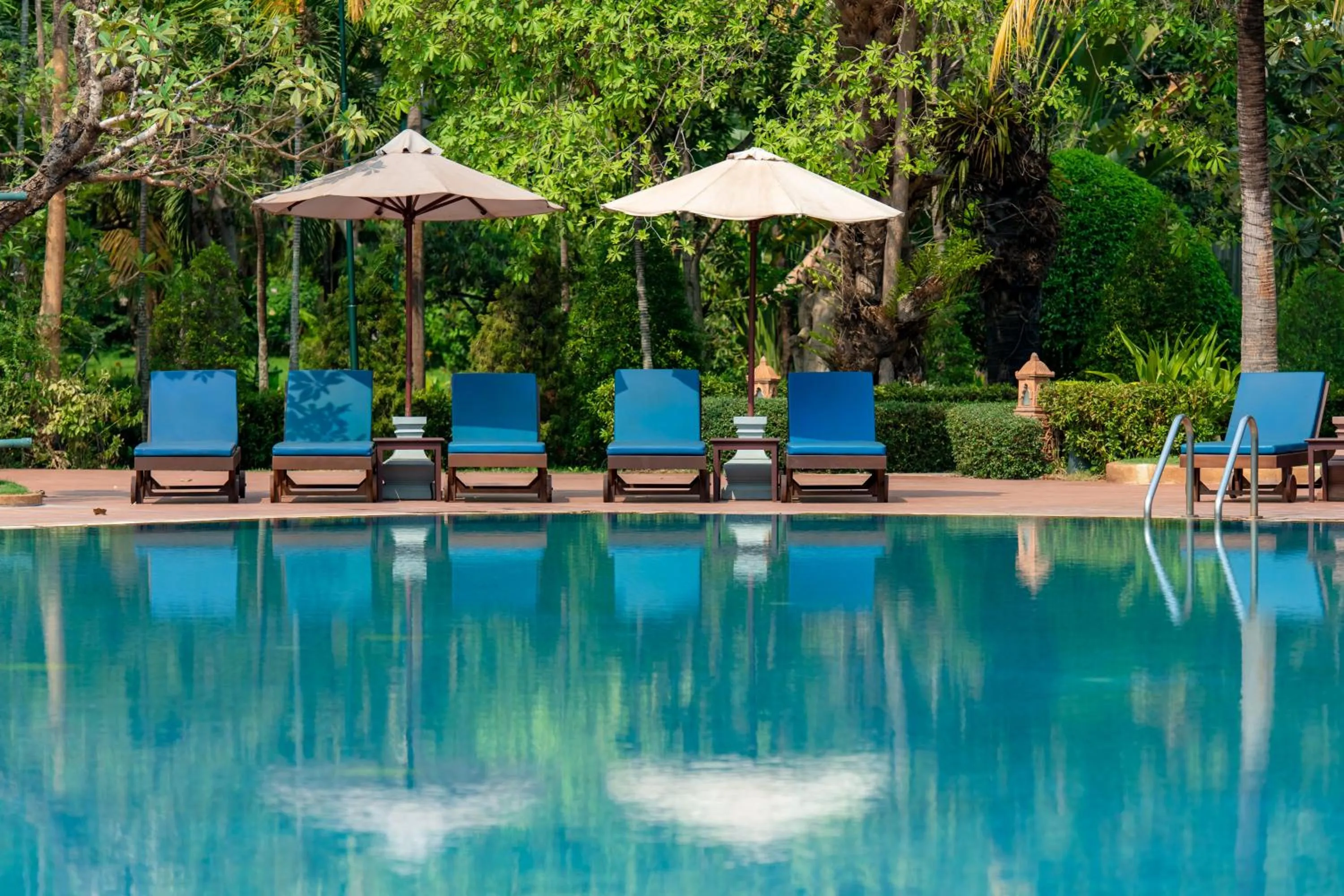 Swimming pool in Angkor Palace Resort & Spa