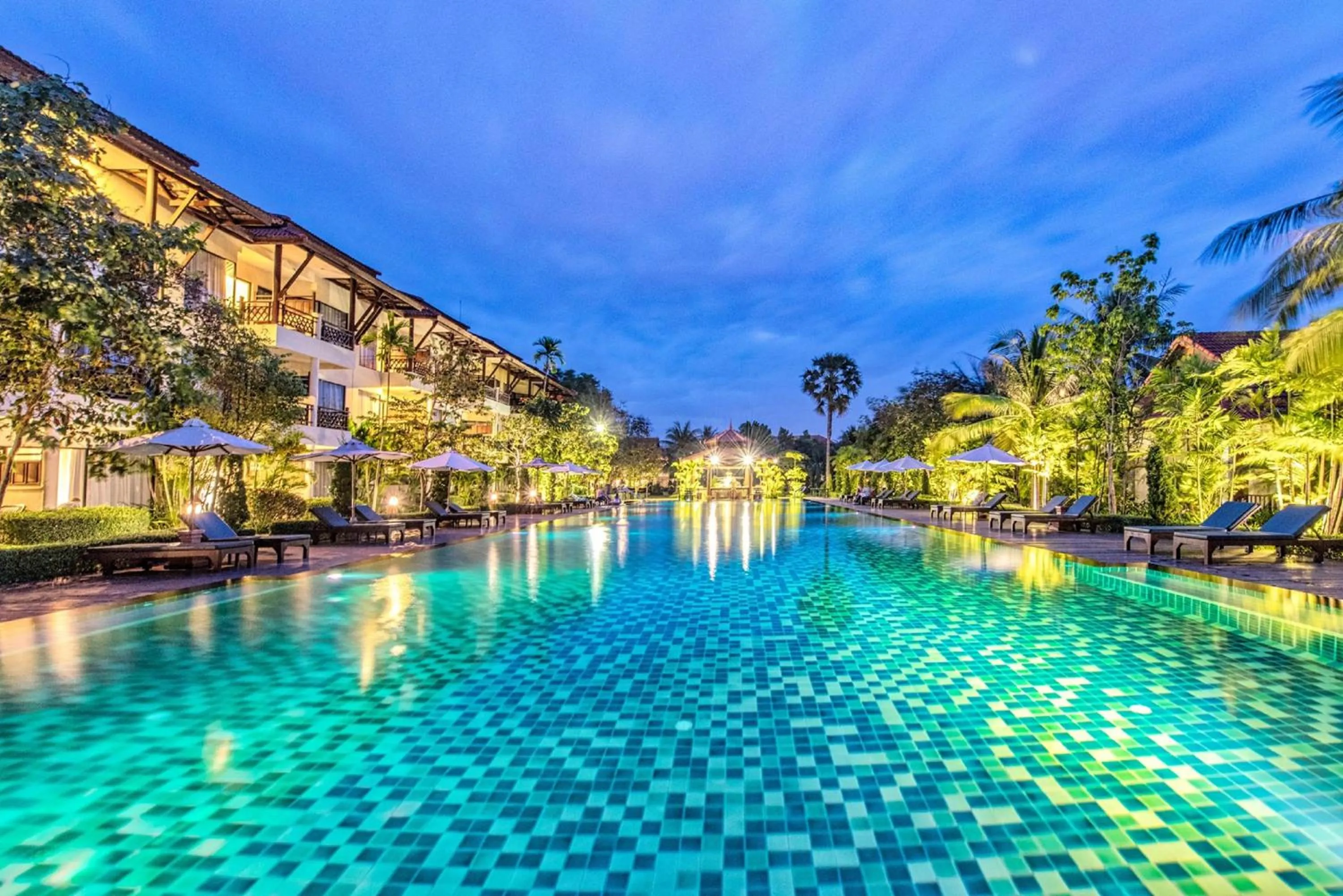 Swimming pool in Angkor Palace Resort & Spa