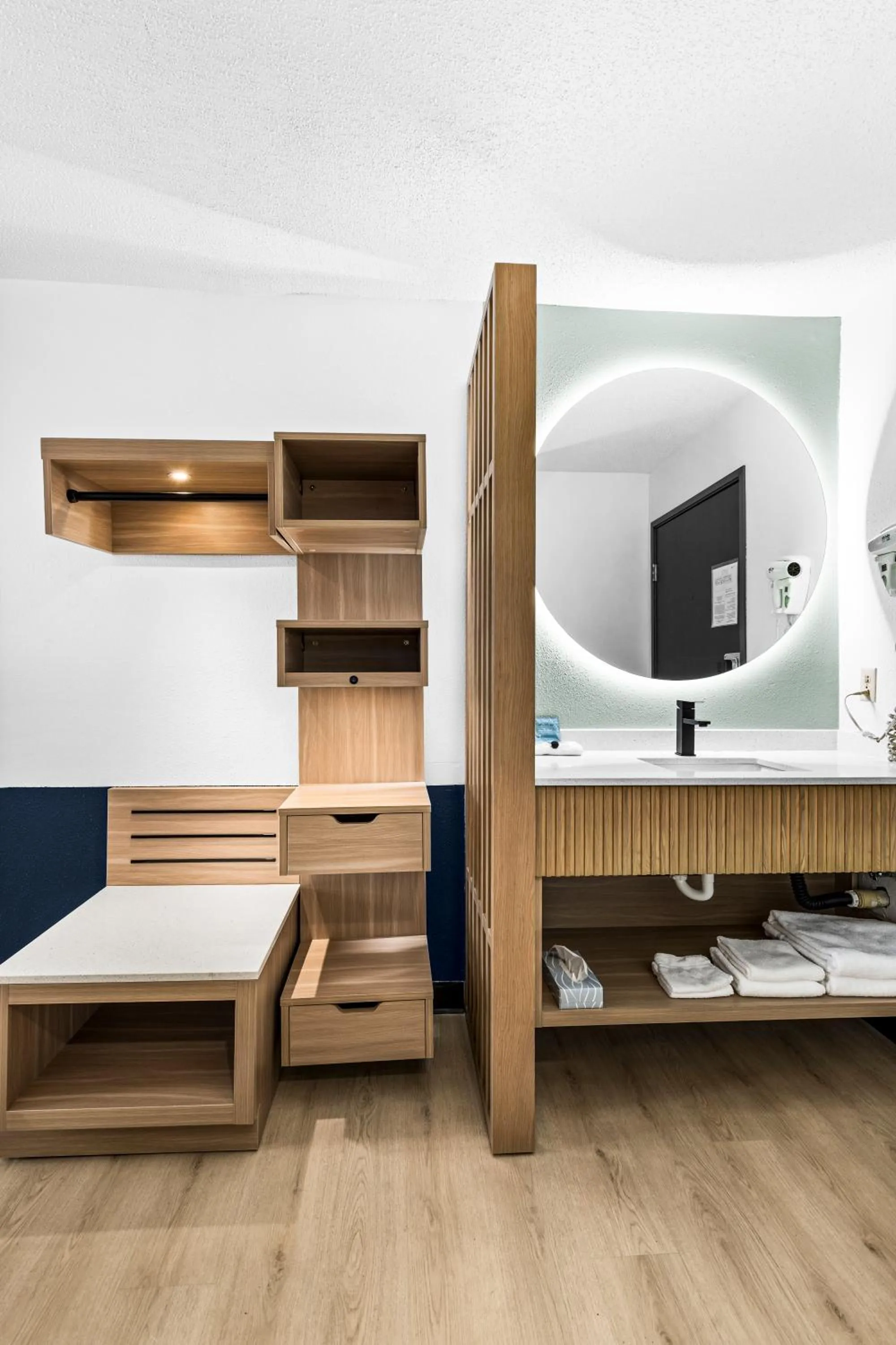 wardrobe in Superior & Sage Hotel