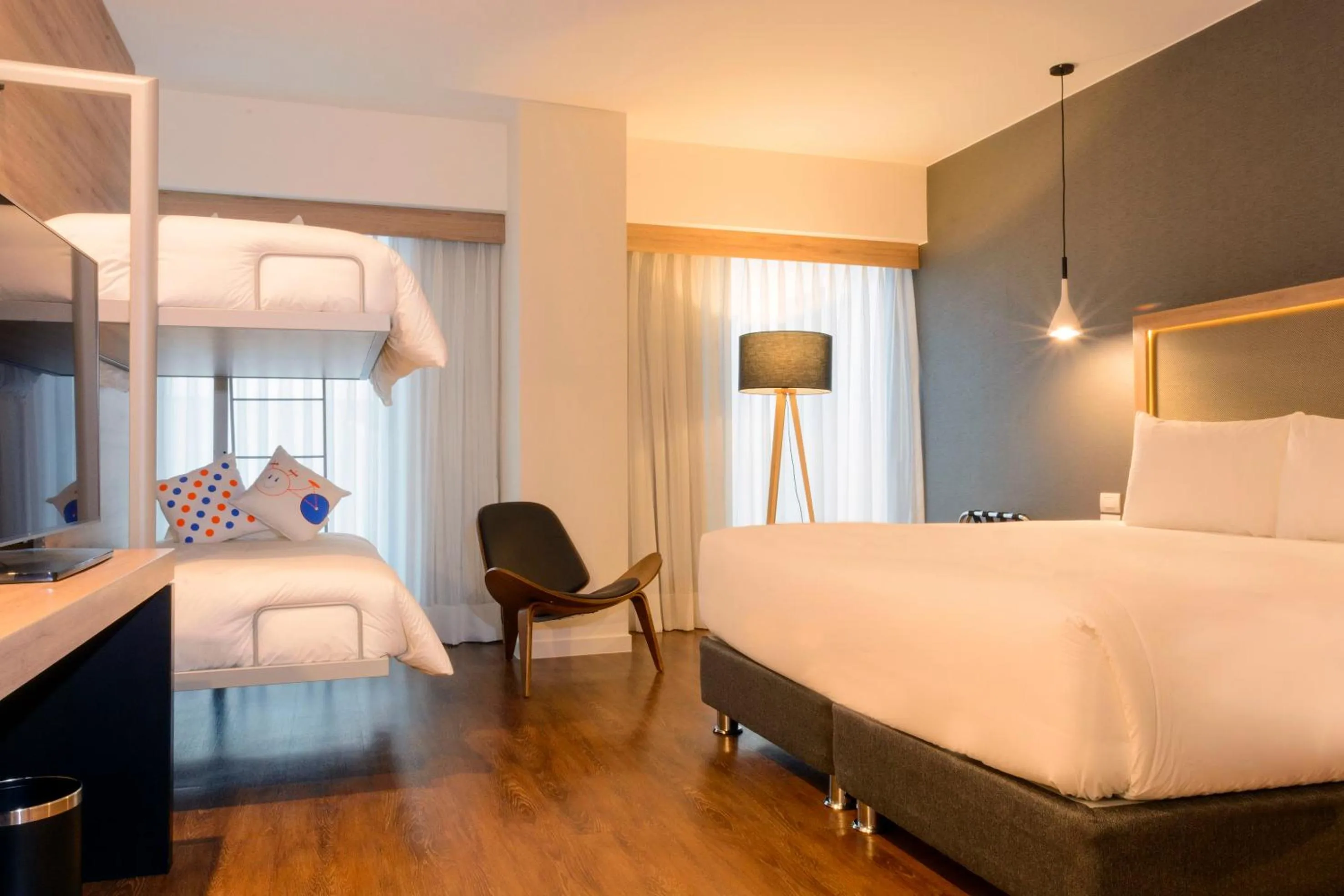 Quiet street view, Bed in INNSiDE by Meliá Lima Miraflores