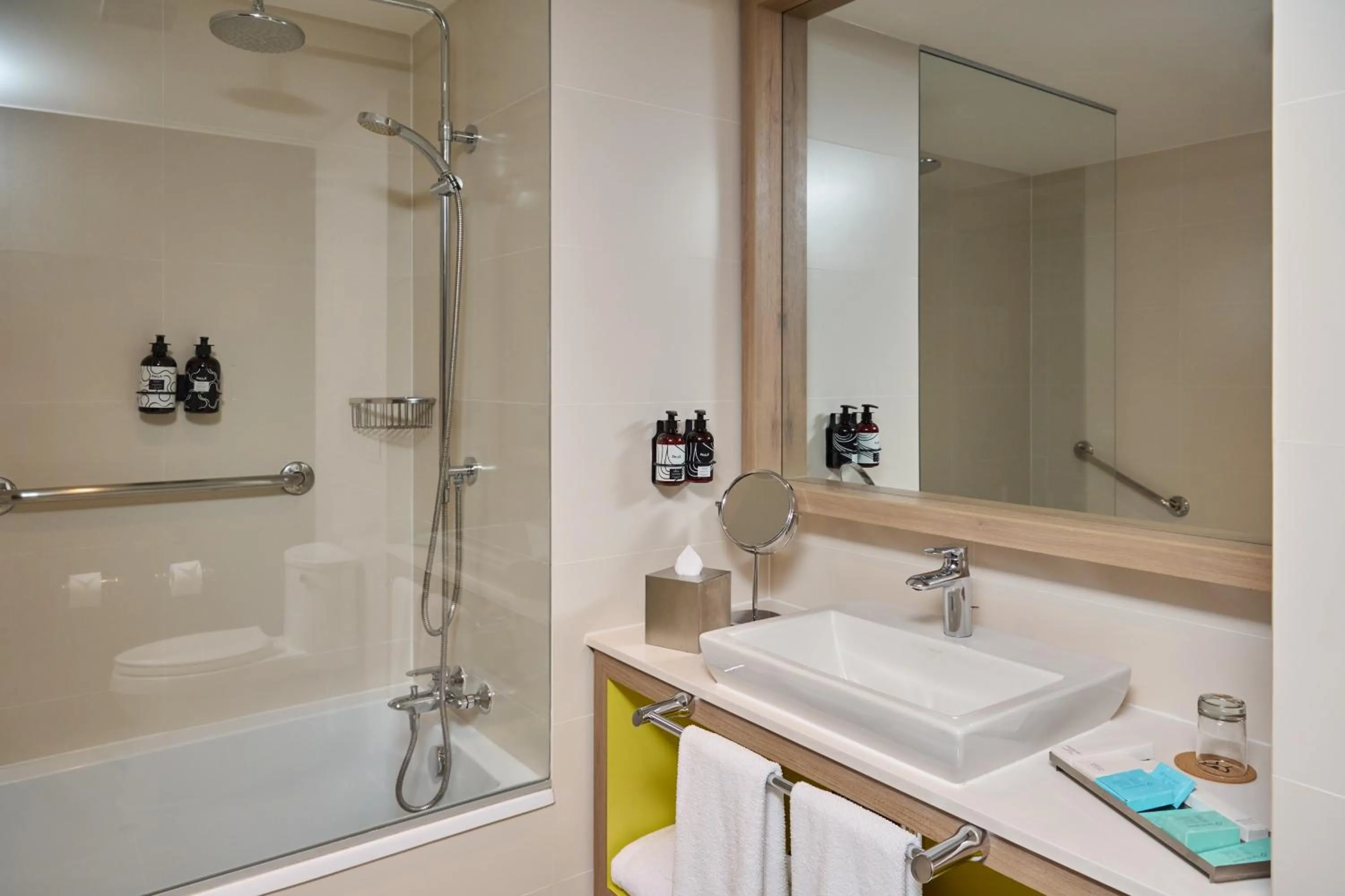 Toilet in INNSiDE by Meliá Lima Miraflores