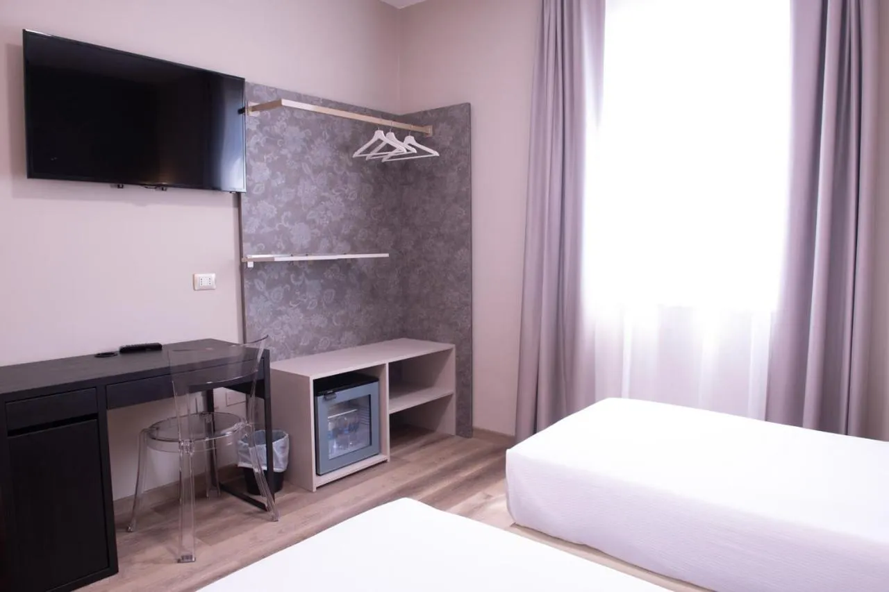 TV and multimedia, Bed in Hotel Della Rosa