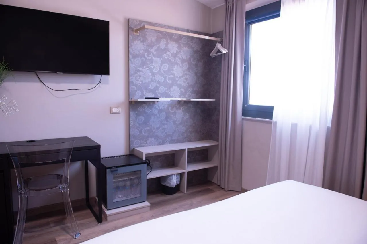TV and multimedia, Bed in Hotel Della Rosa