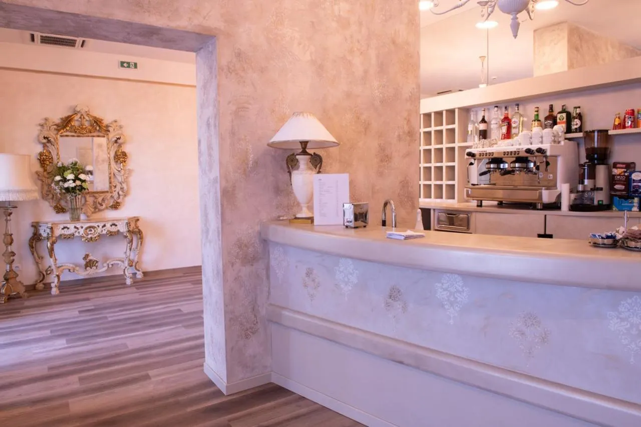 Restaurant/places to eat in Hotel Della Rosa