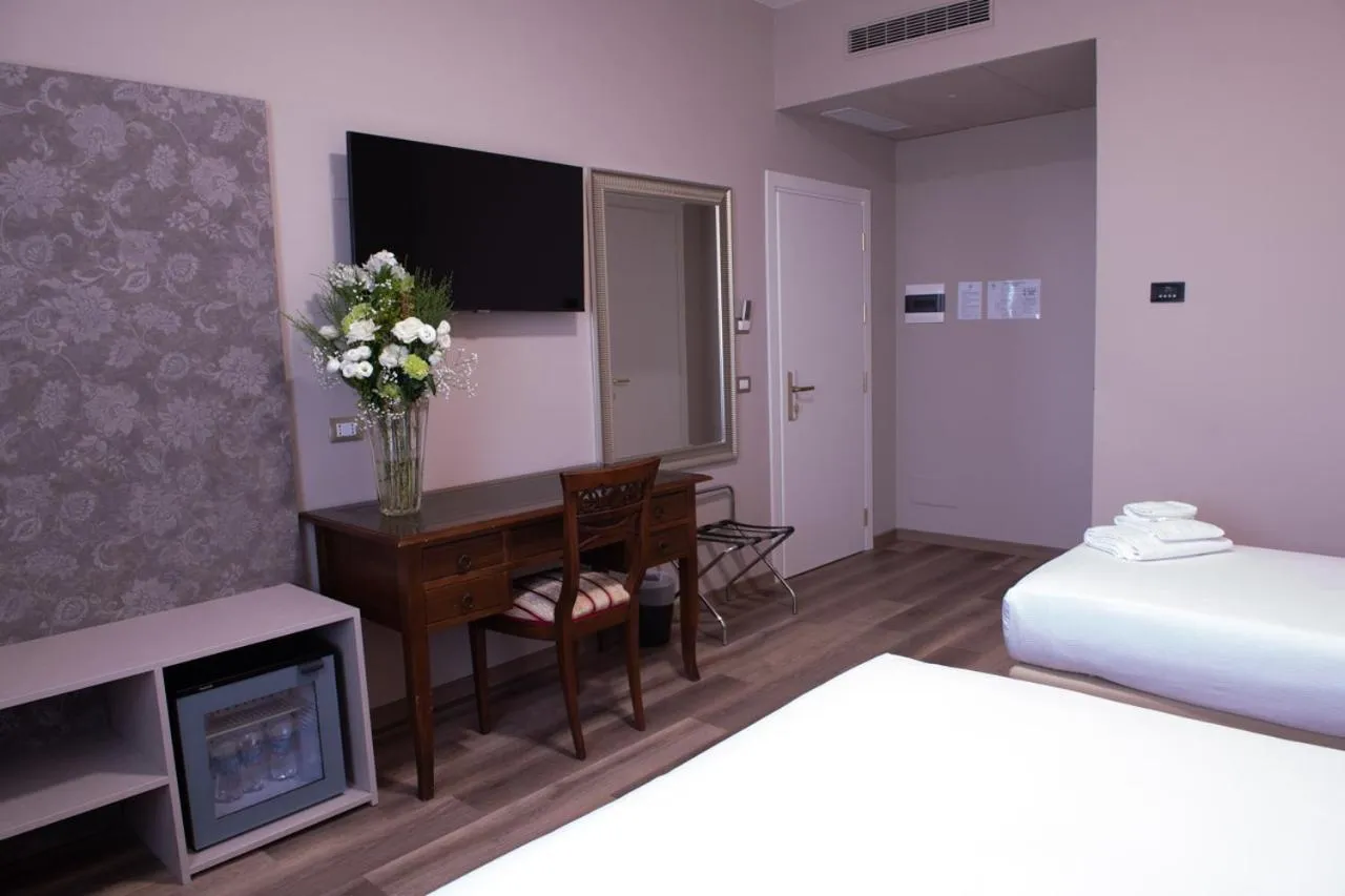 TV and multimedia, Bed in Hotel Della Rosa