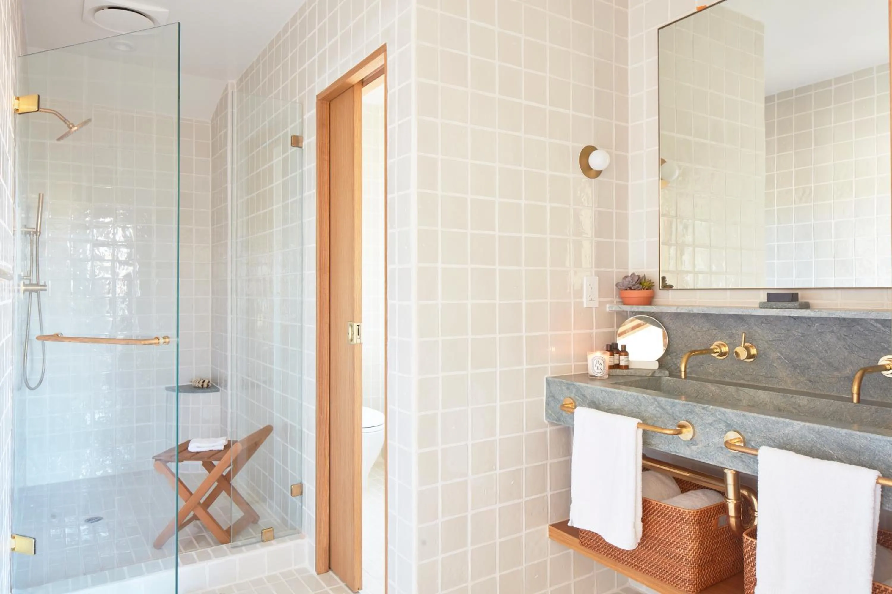 Shower in Hotel Joaquin