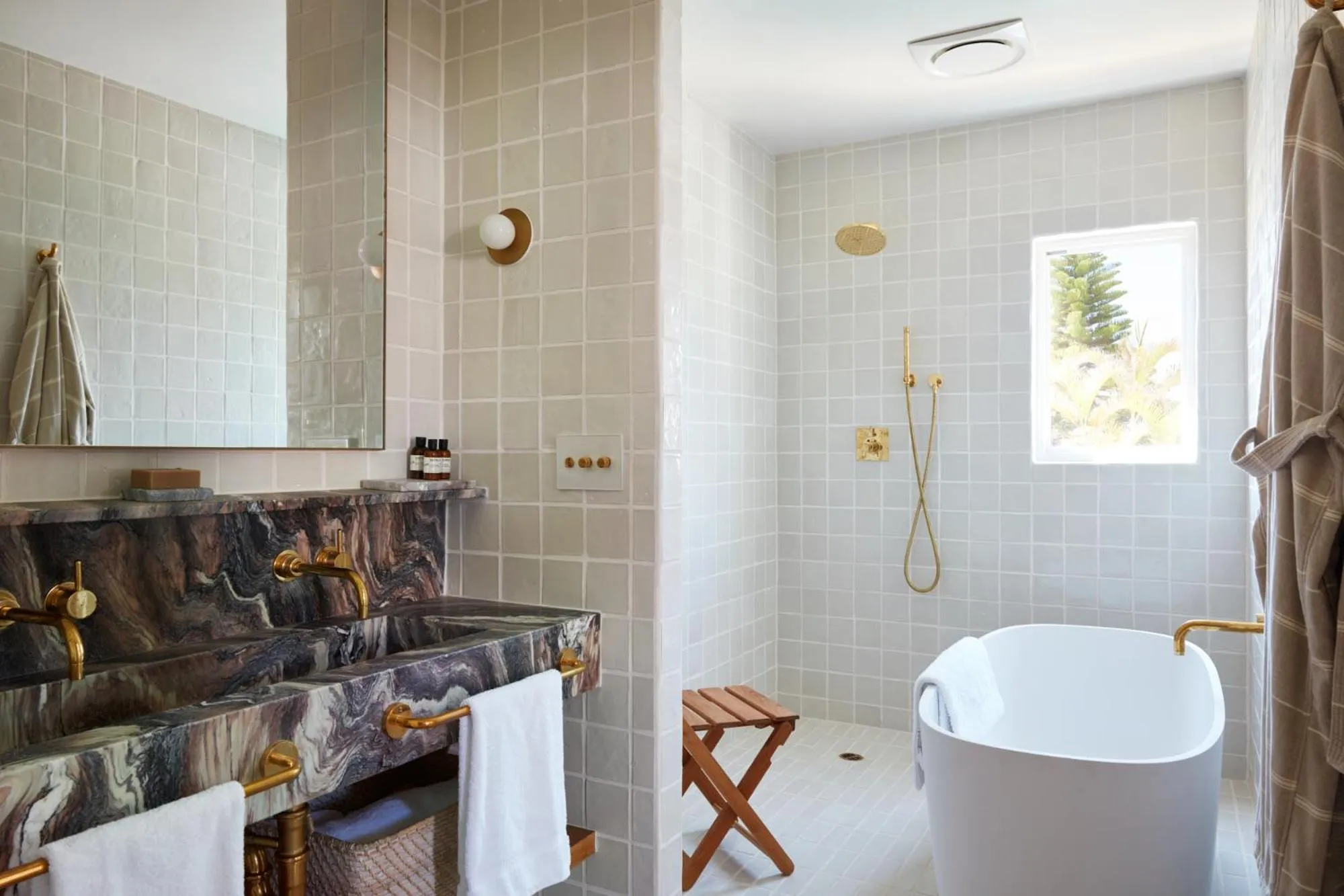 Shower in Hotel Joaquin