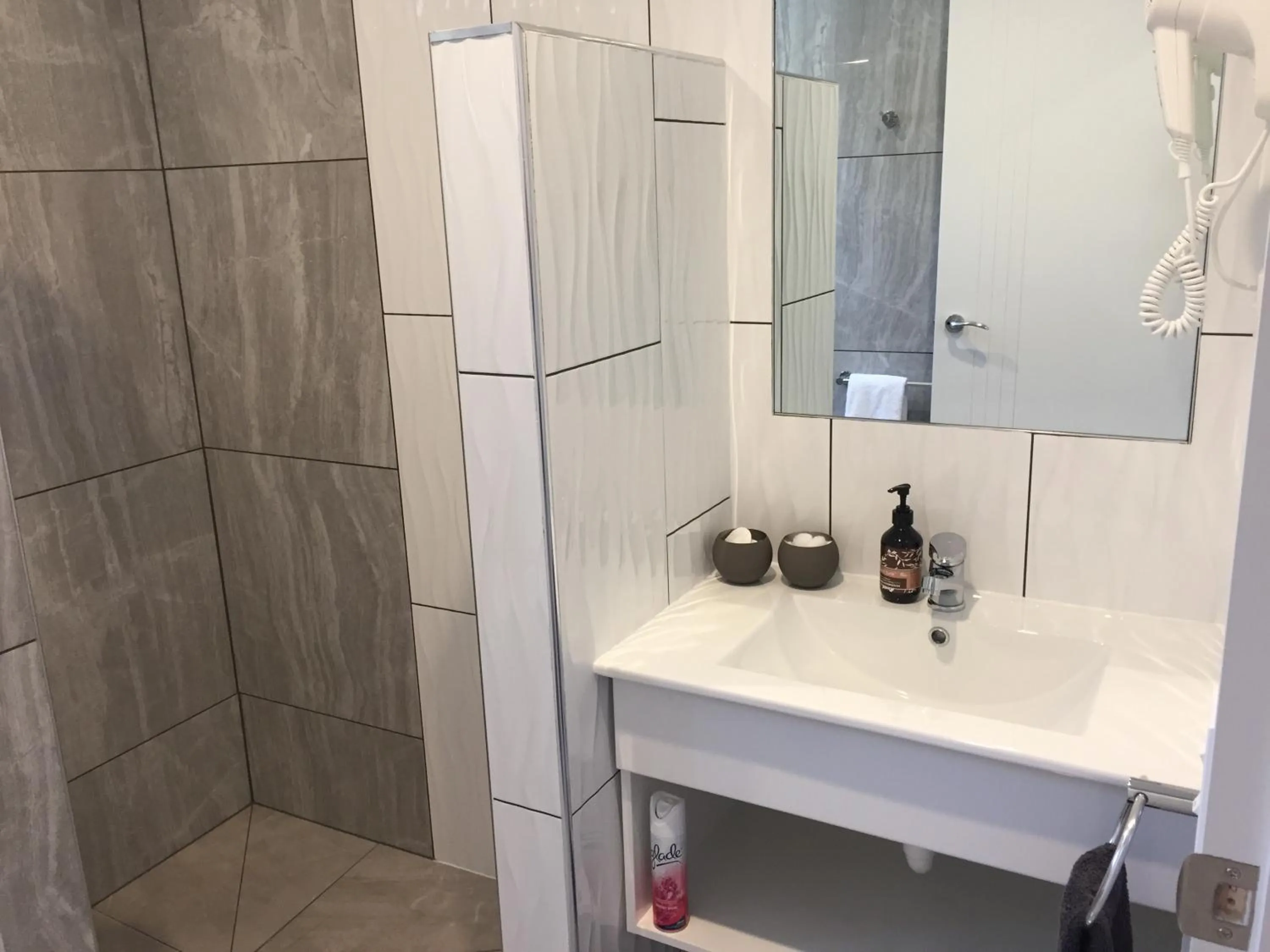 Shower in BigSky Motels