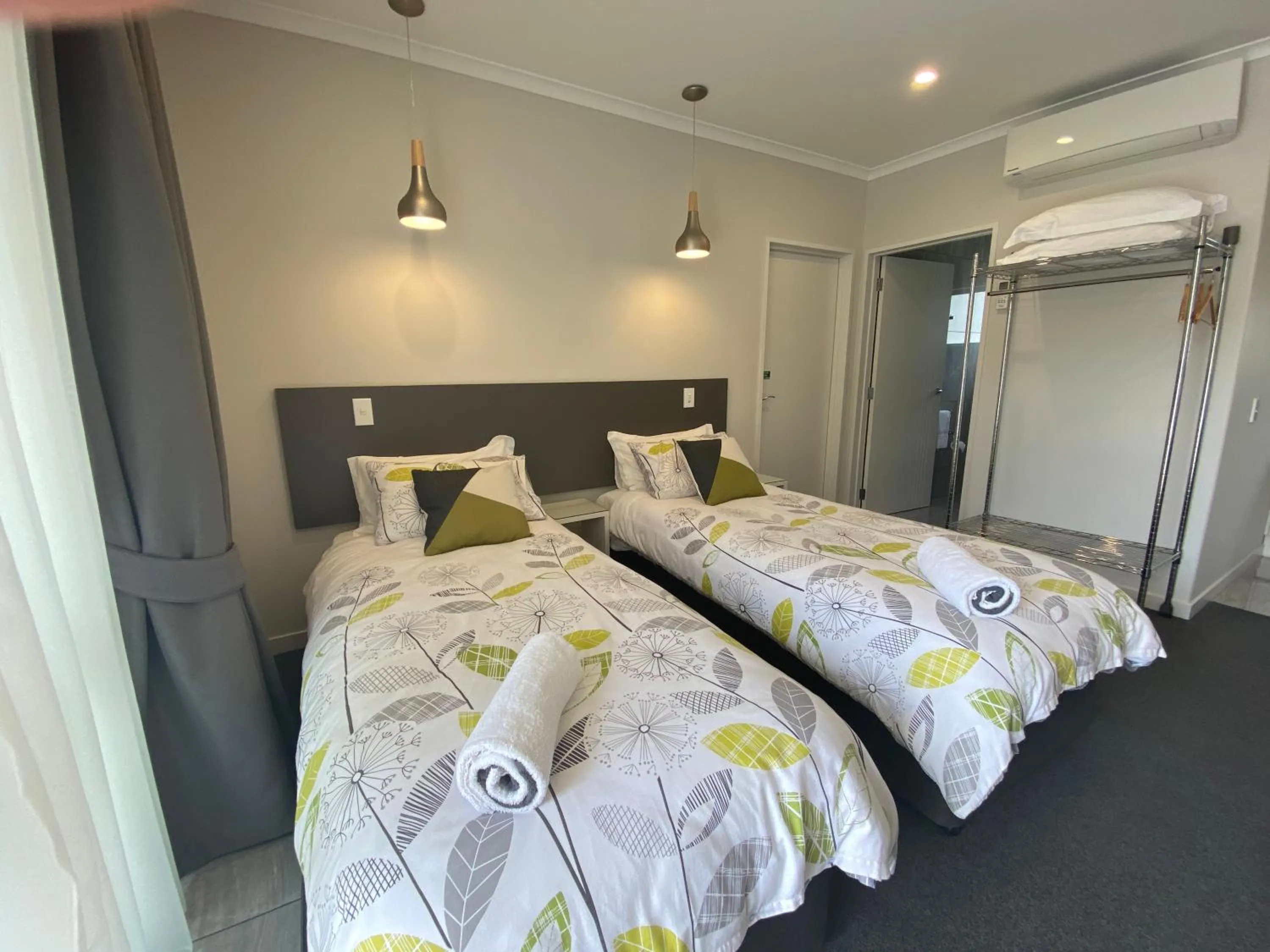 Bedroom, Bed in BigSky Motels