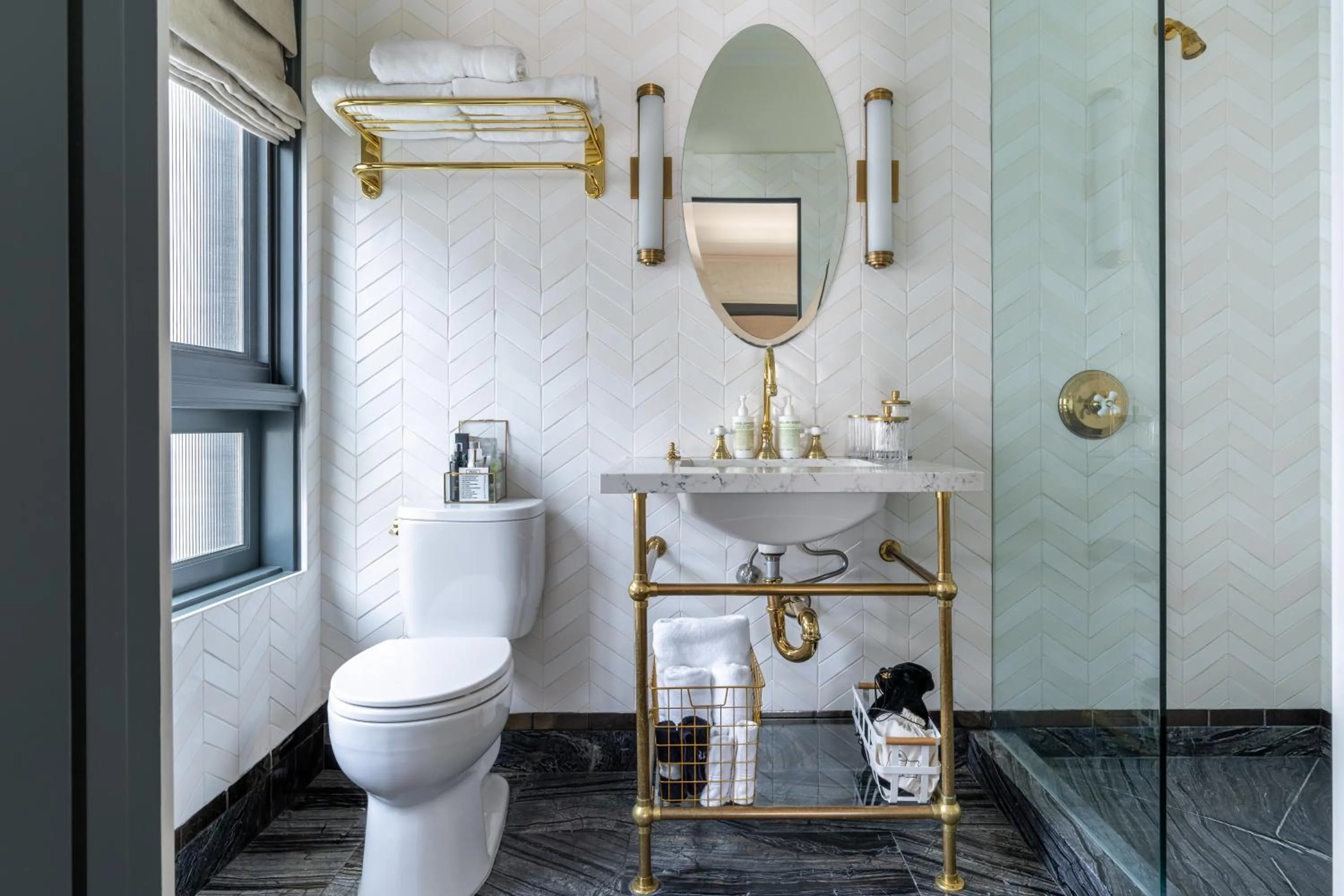 Bathroom in Gold-Diggers