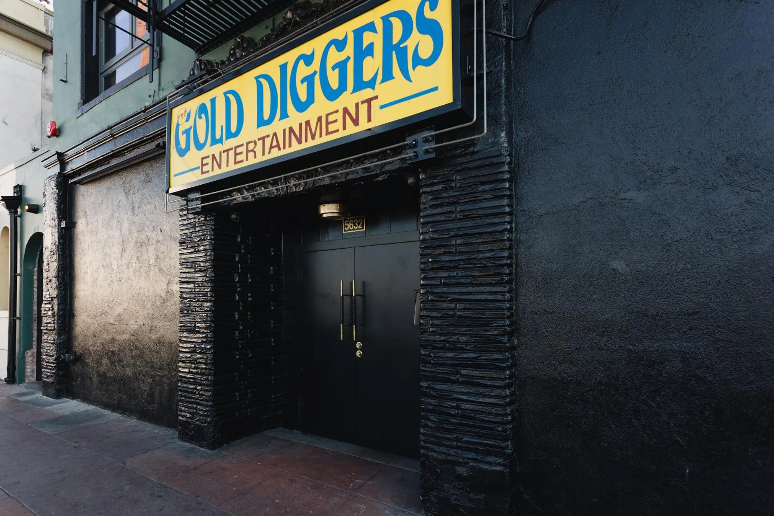 Facade/entrance in Gold-Diggers
