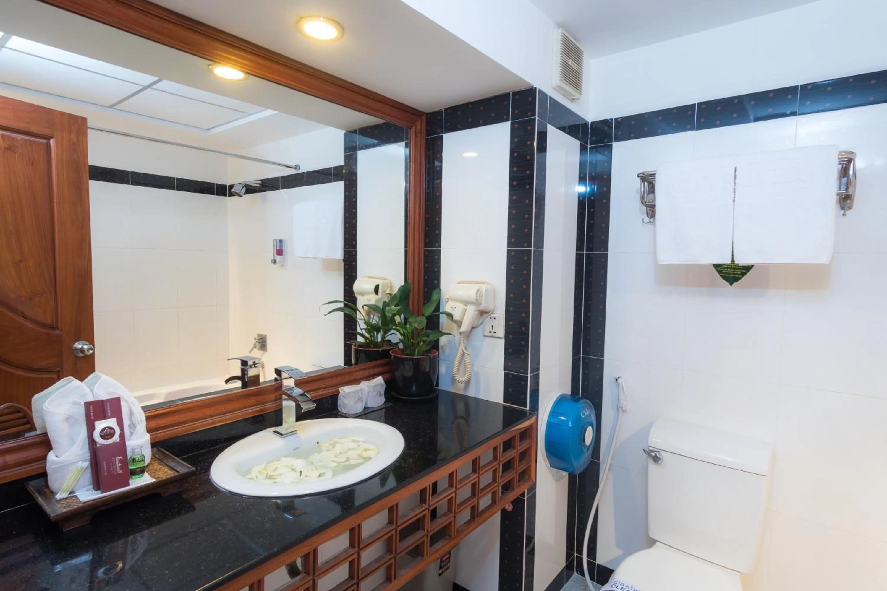 Bathroom in City River Hotel