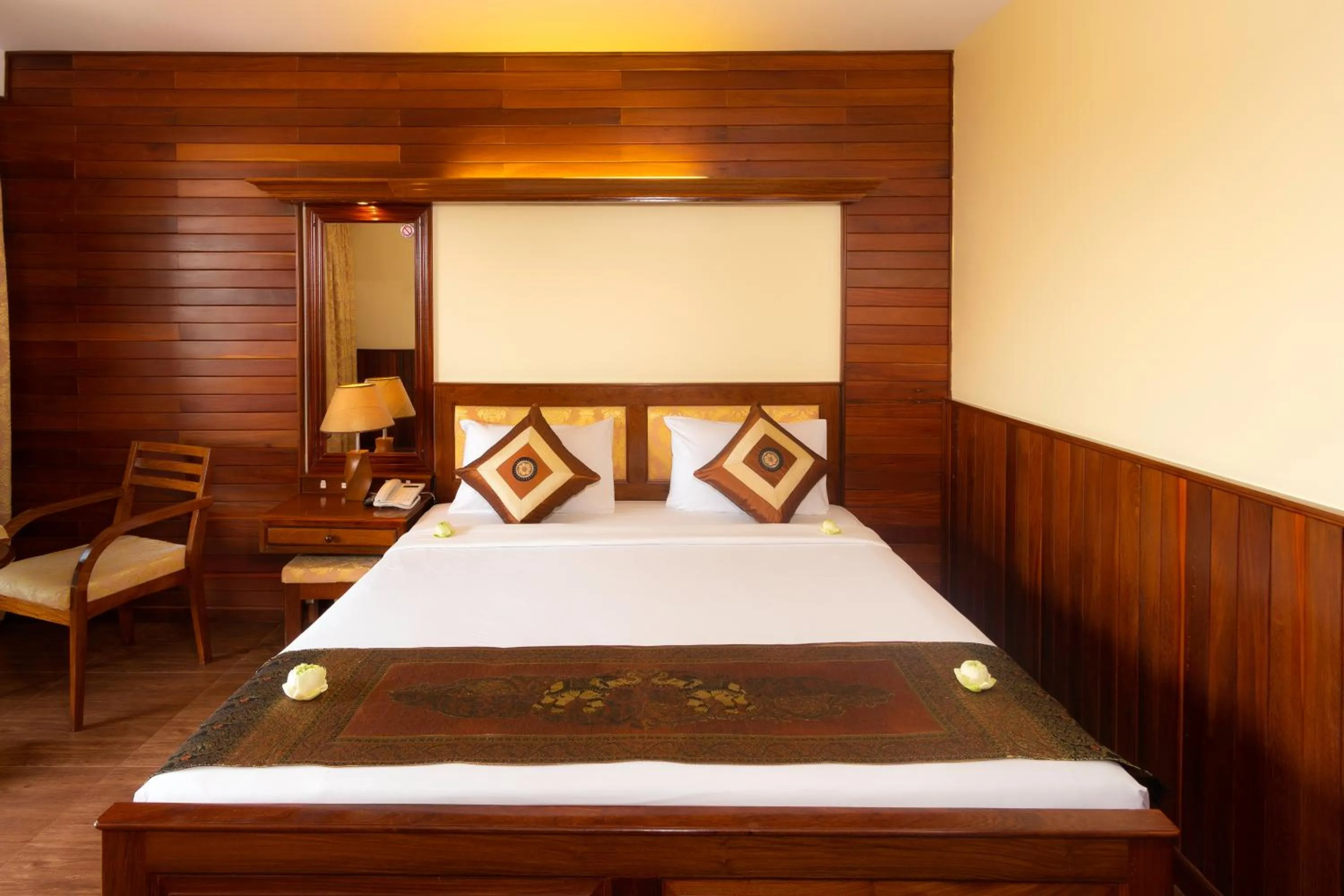 Bed in City River Hotel