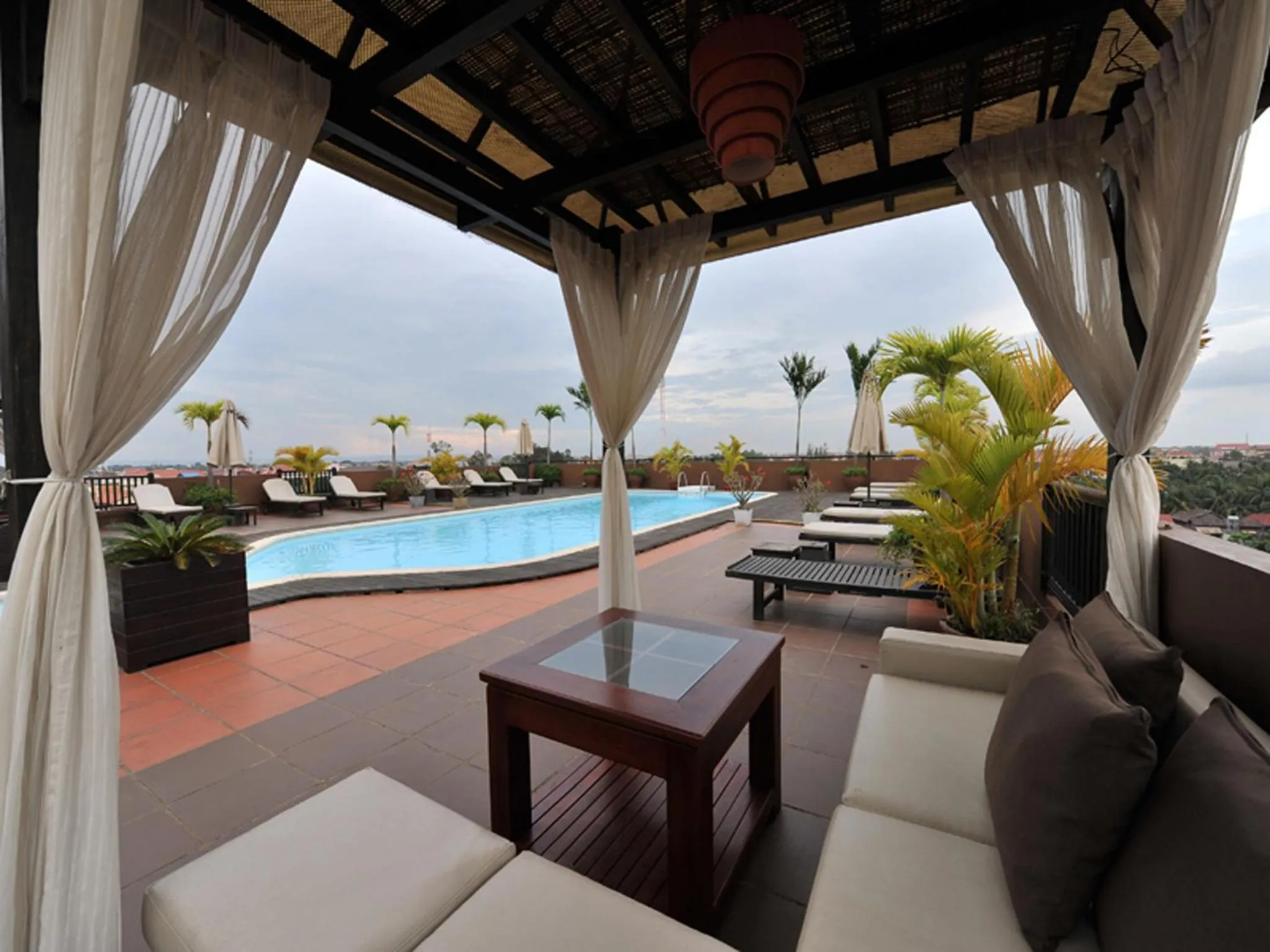 Swimming pool in City River Hotel