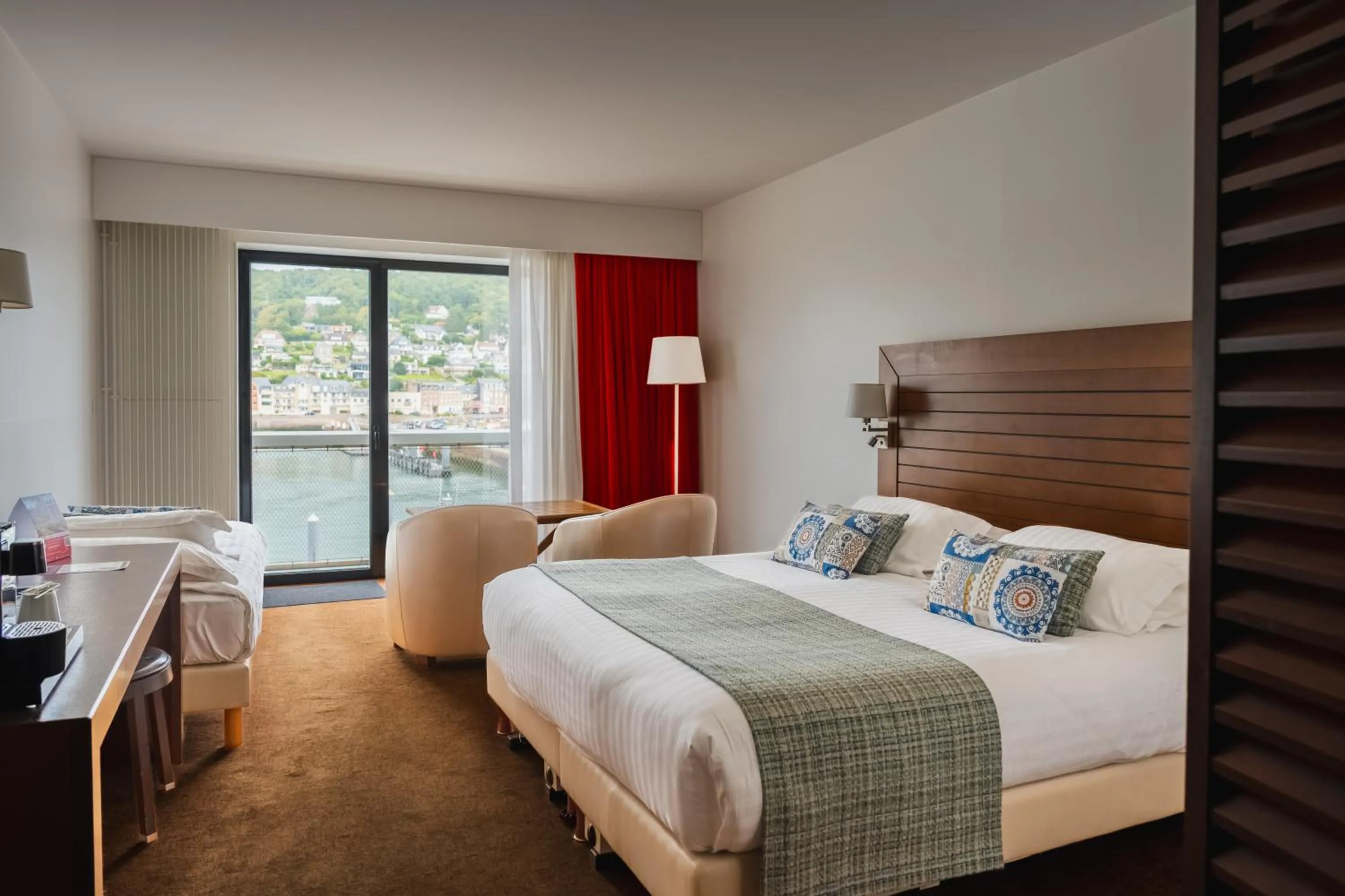 Bed in Hotel Le Grand Pavois