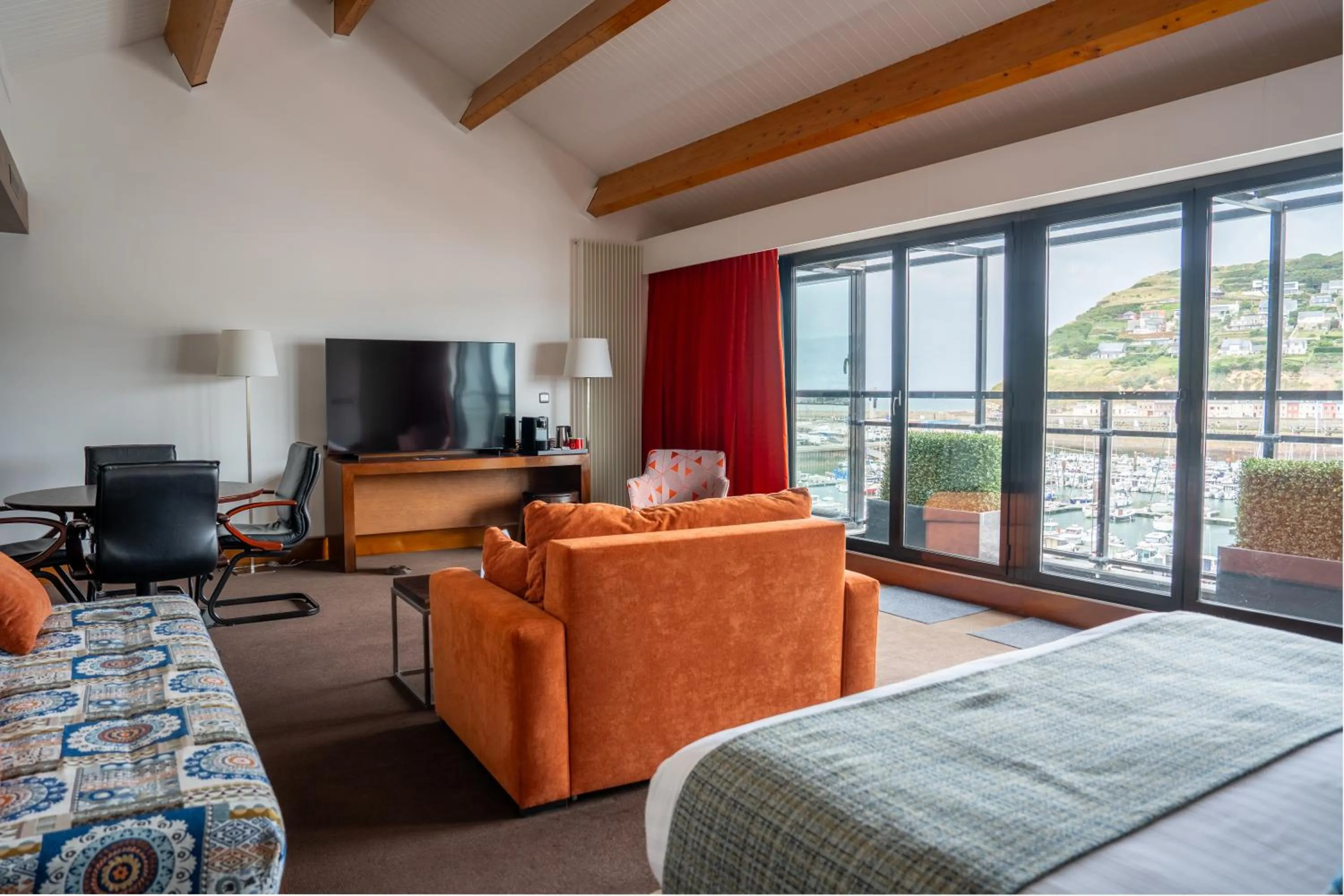 Bed in Hotel Le Grand Pavois