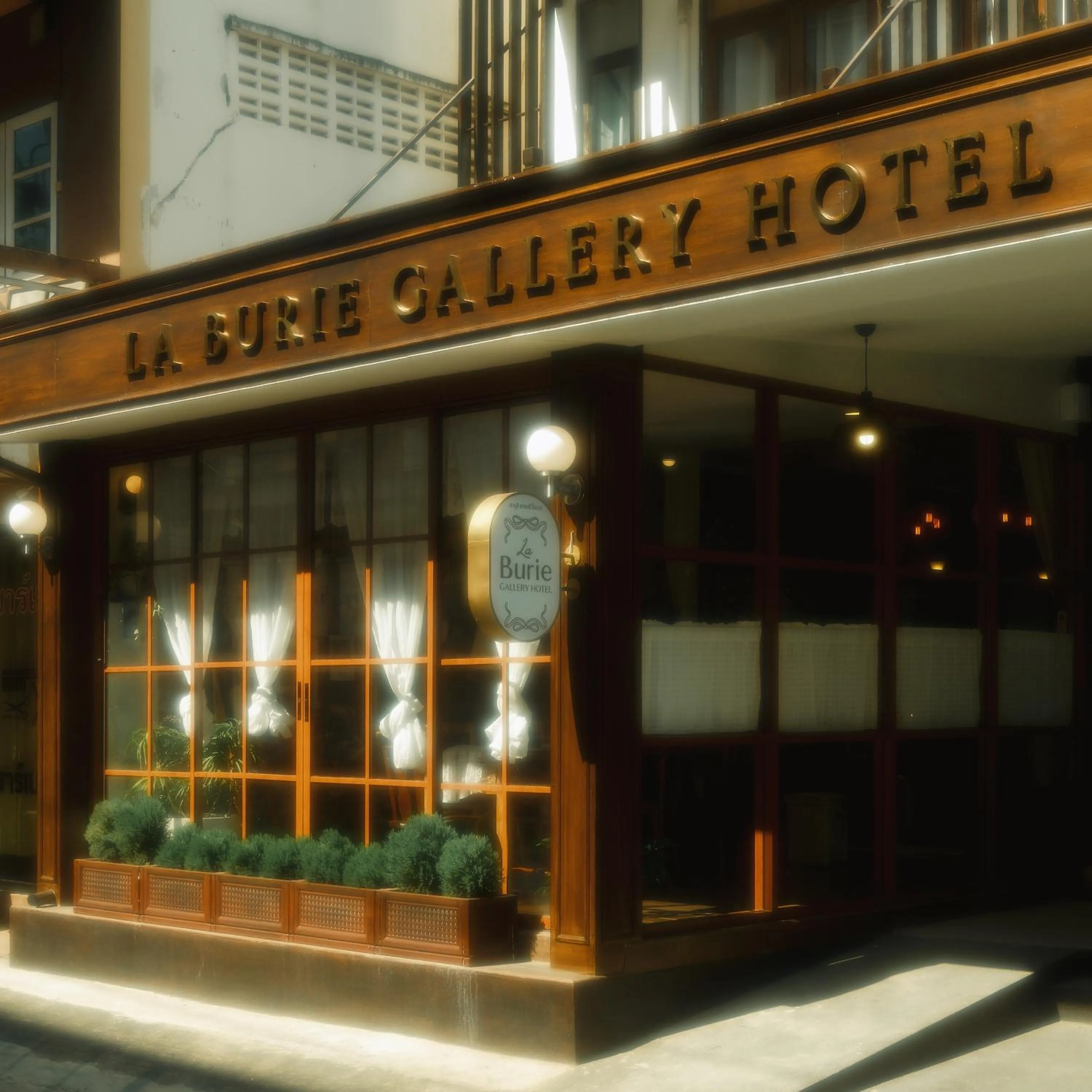 Facade/entrance in La Burie Gallery Hotel