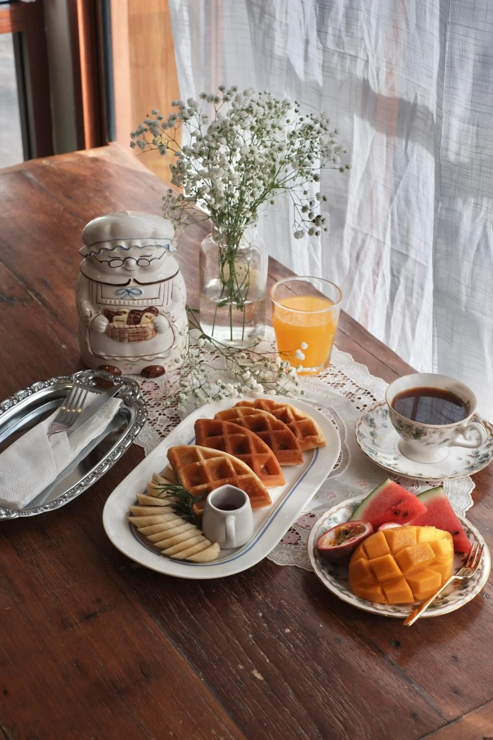 Breakfast in La Burie Gallery Hotel