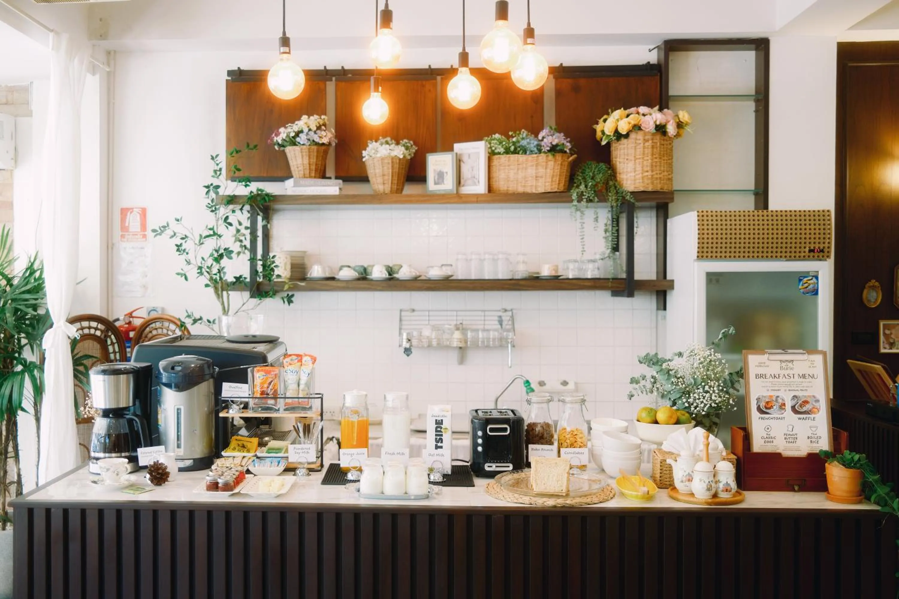 Breakfast in La Burie Gallery Hotel