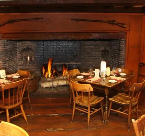 Restaurant/places to eat in Publick House Historic Inn and Country Motor Lodge