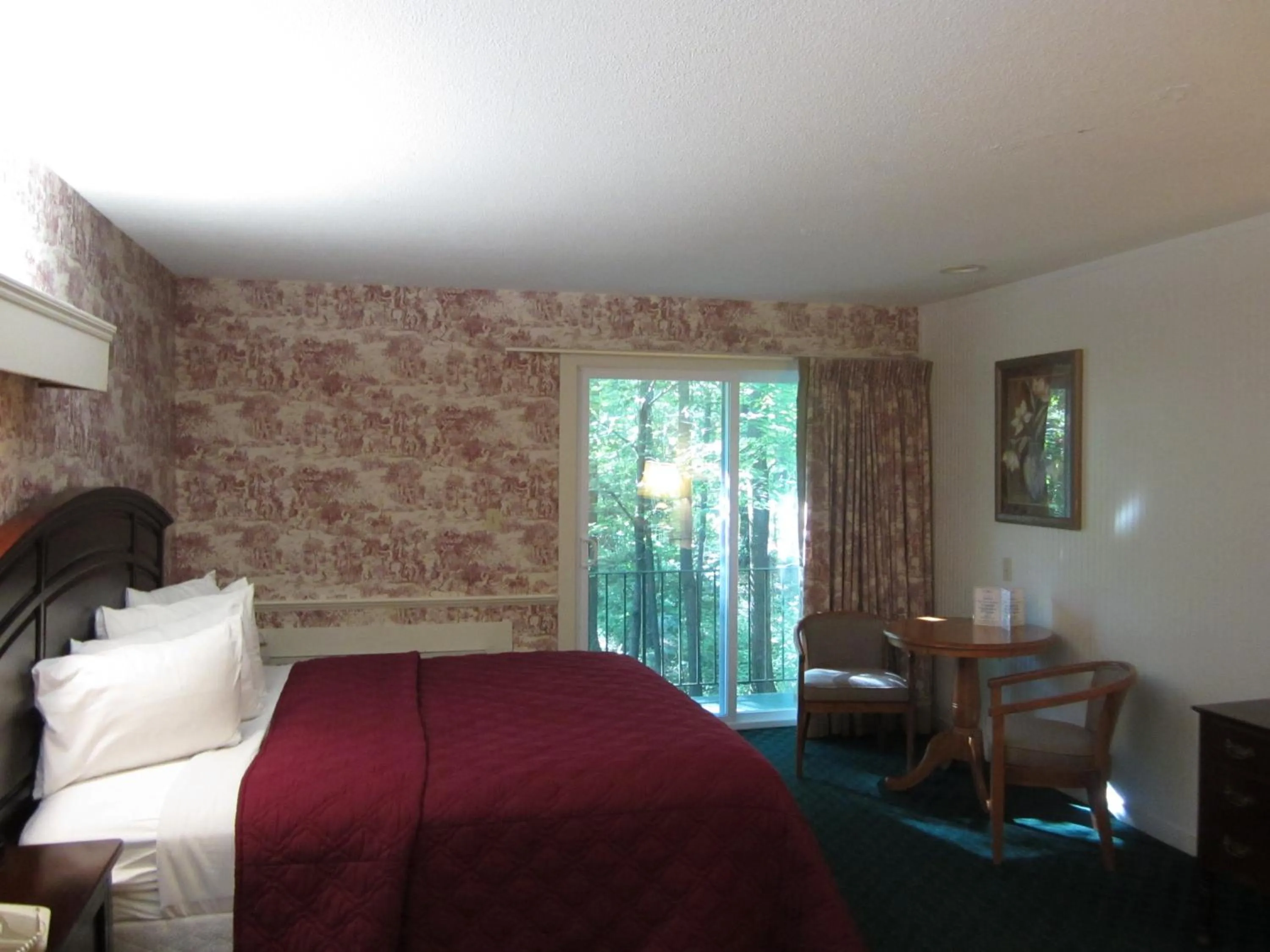 Bedroom, Bed in Publick House Historic Inn and Country Motor Lodge