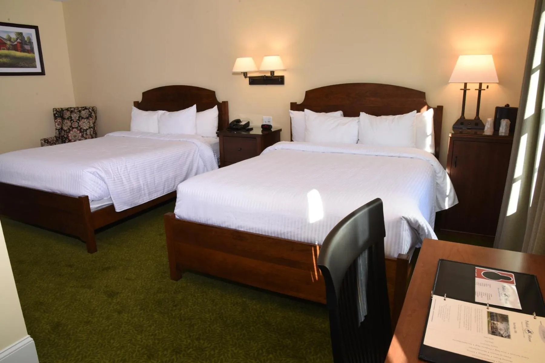 Photo of the whole room, Bed in Publick House Historic Inn and Country Motor Lodge