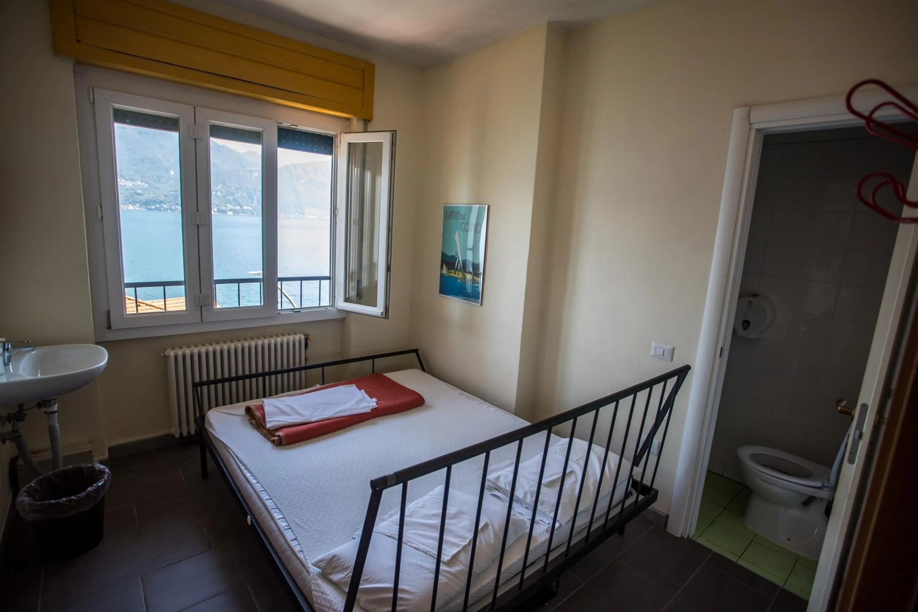 Bed in Lake Como Hostel