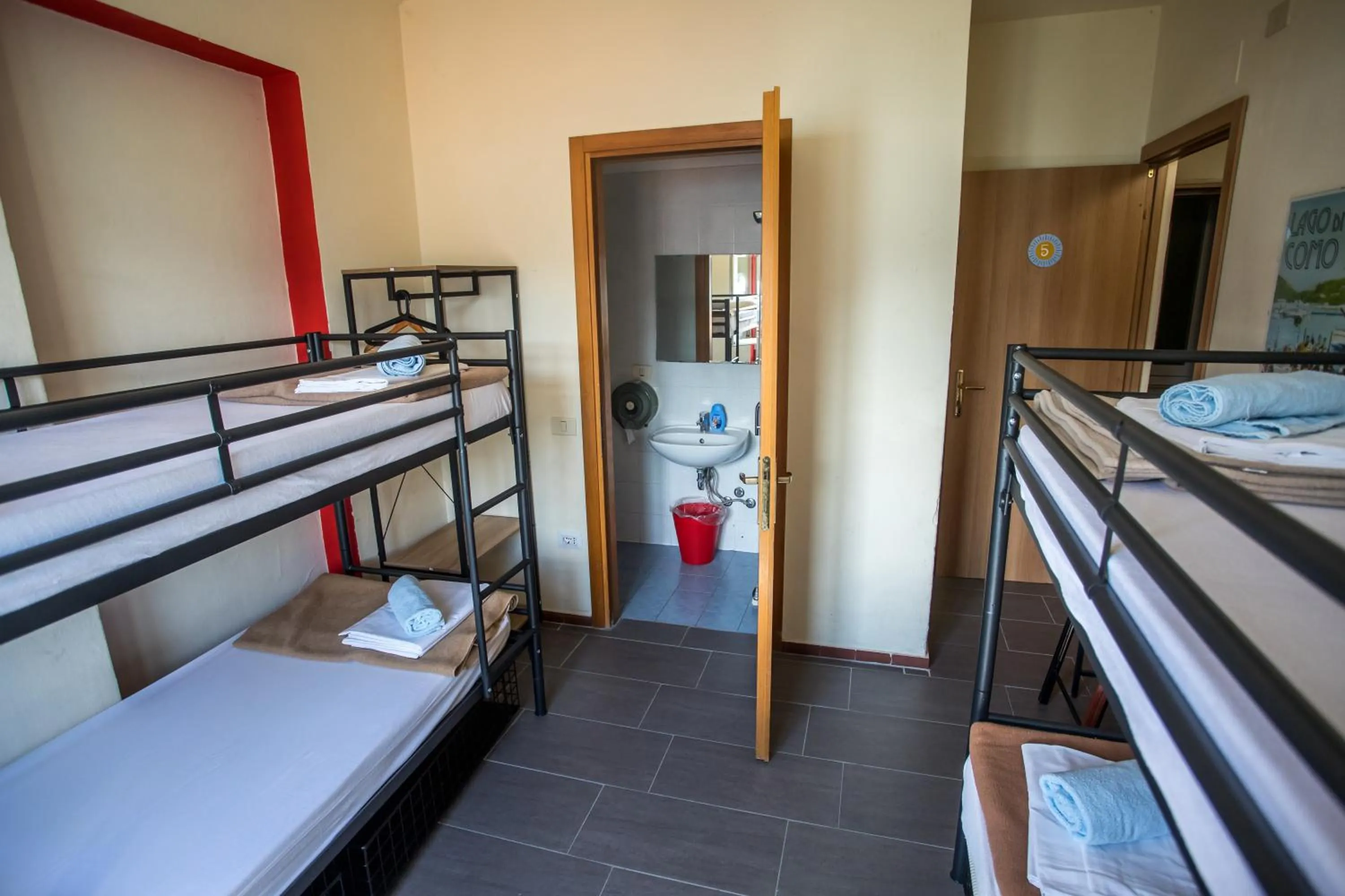 Bed in Lake Como Hostel