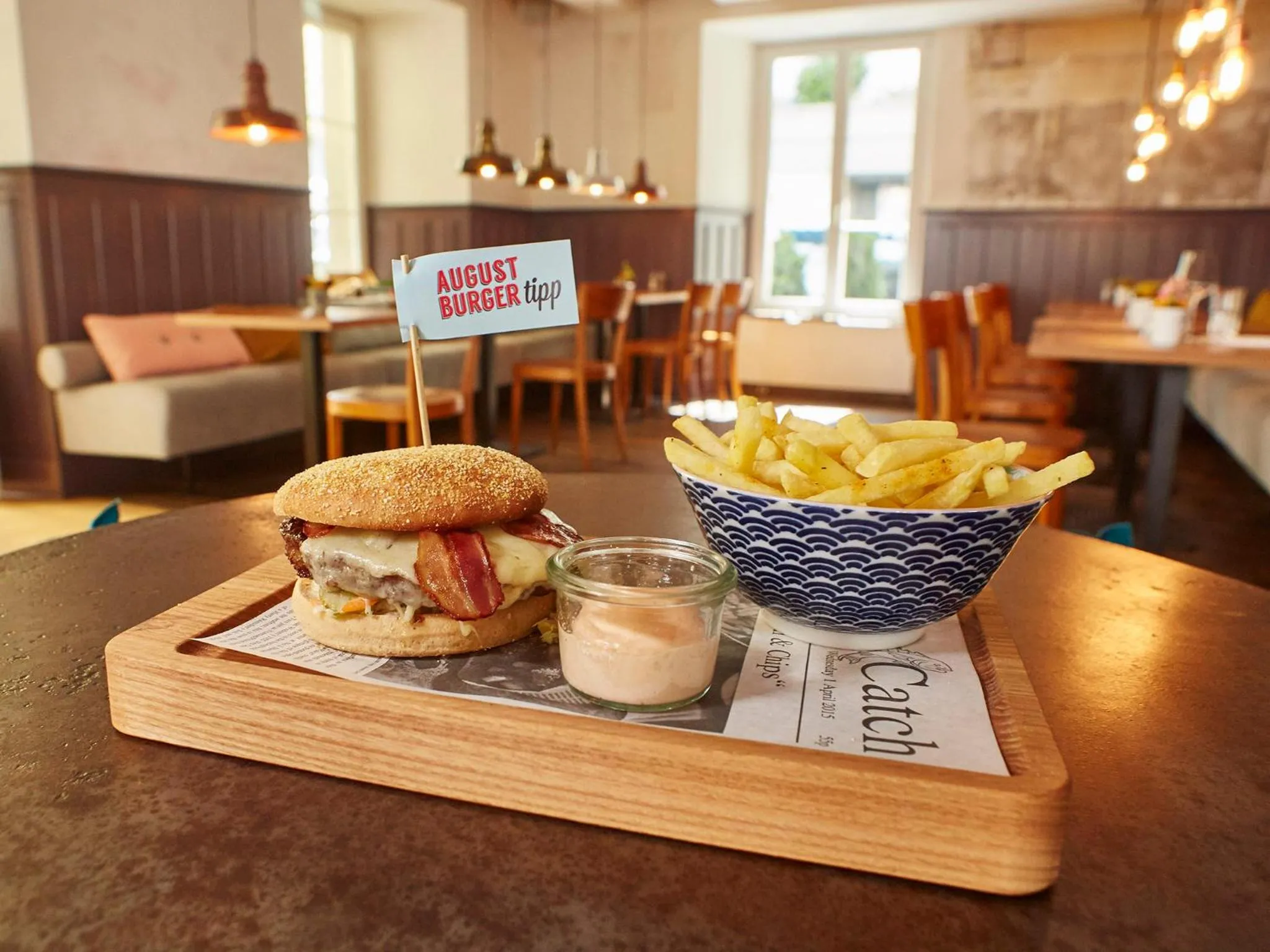 Lunch in August Restaurant Hotel