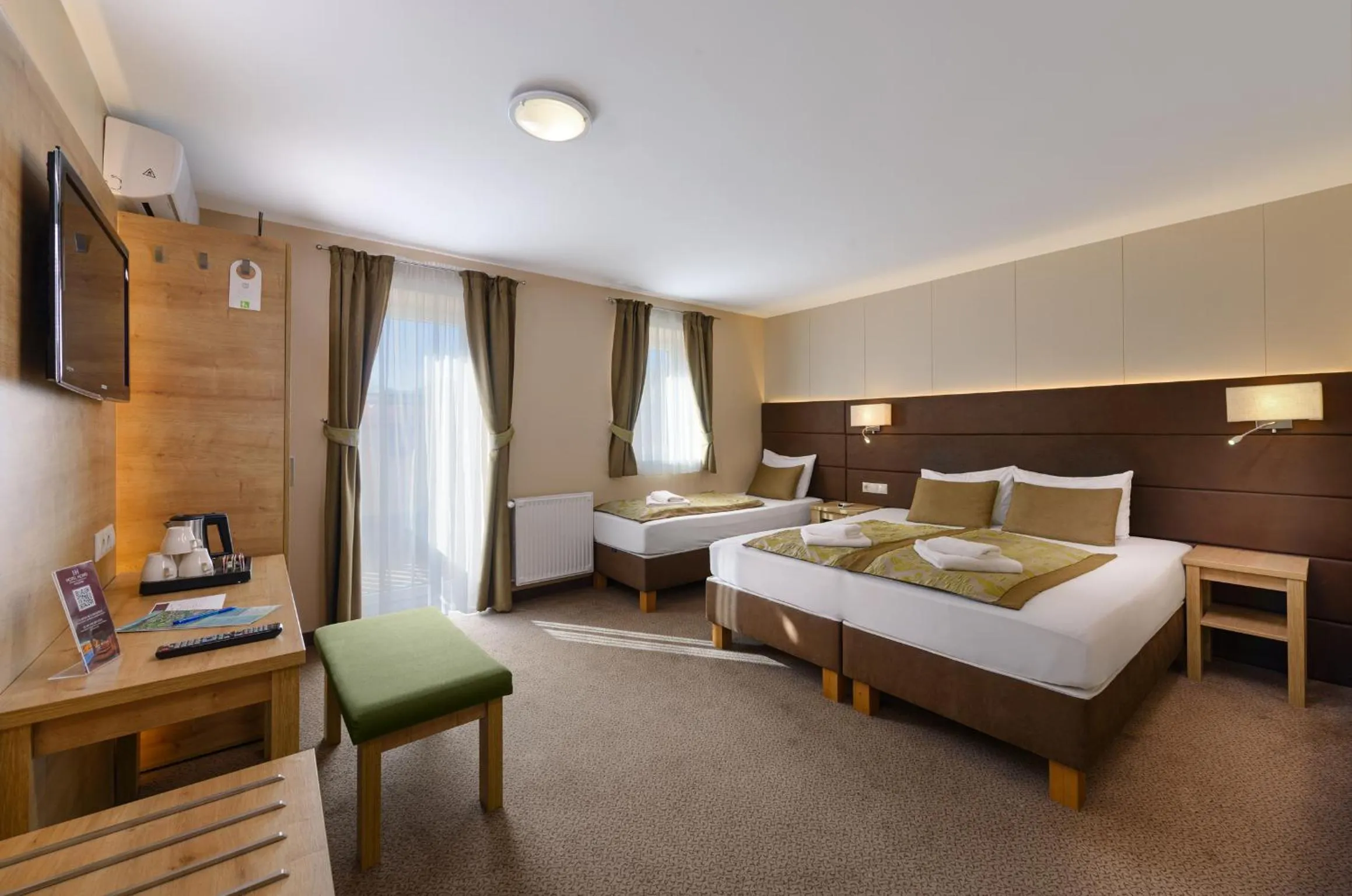 Photo of the whole room, Bed in Hotel Honti Wellness és Konferencia Szálloda