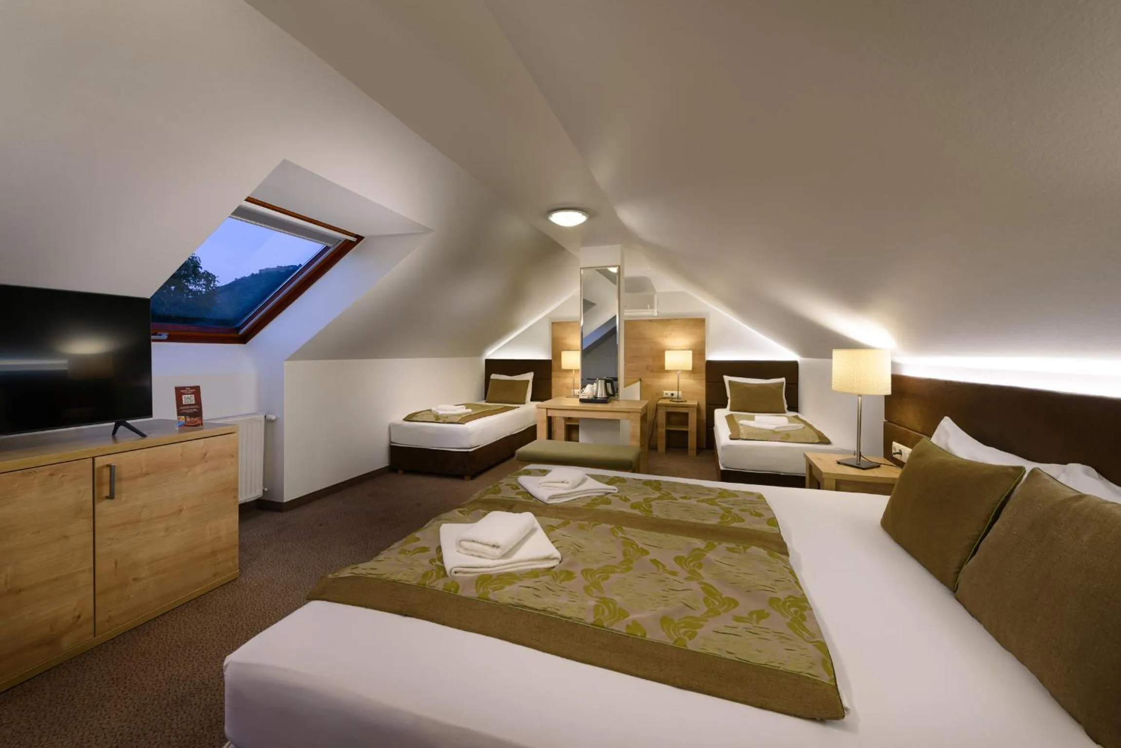 Photo of the whole room, Bed in Hotel Honti Wellness és Konferencia Szálloda