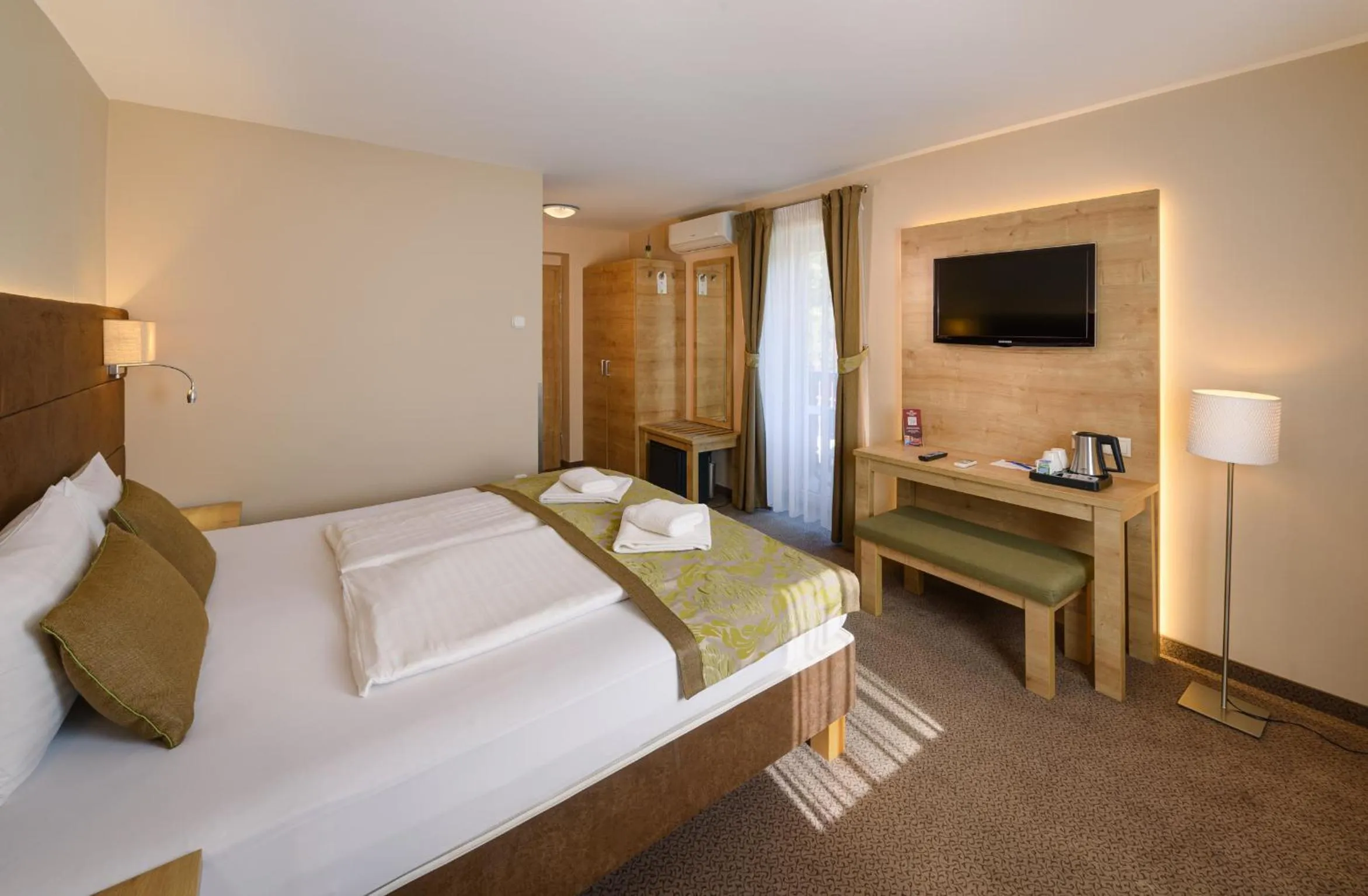 Photo of the whole room, Bed in Hotel Honti Wellness és Konferencia Szálloda