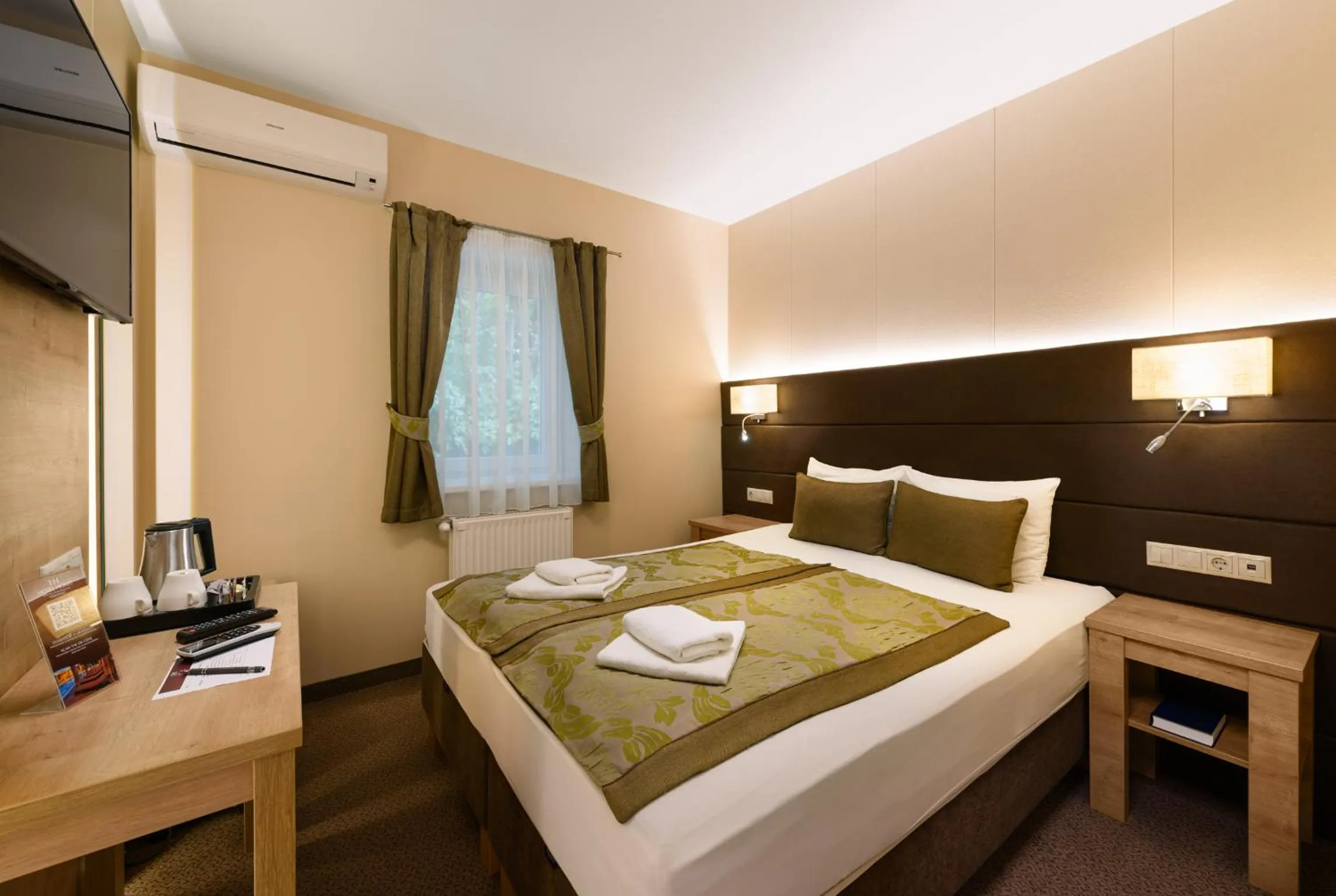 Photo of the whole room, Bed in Hotel Honti Wellness és Konferencia Szálloda