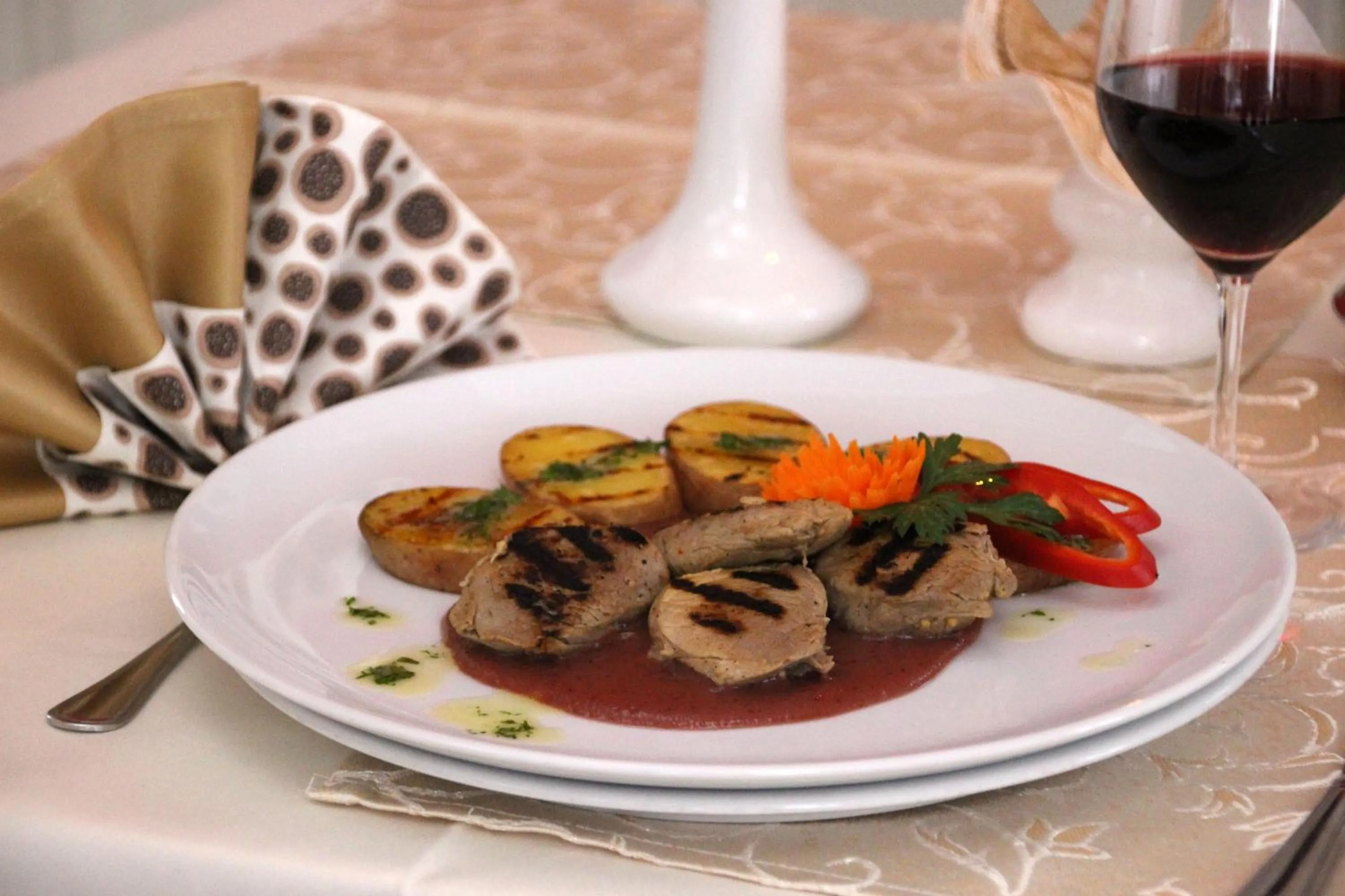 Food and drinks in Astoria Hotel & Restaurant