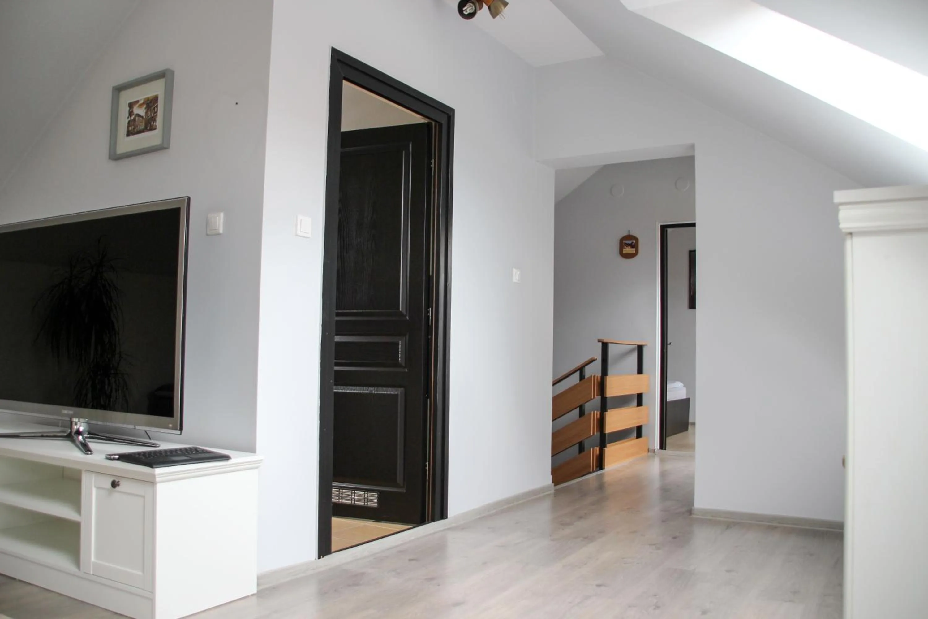 Astoria Hotel & Restaurant