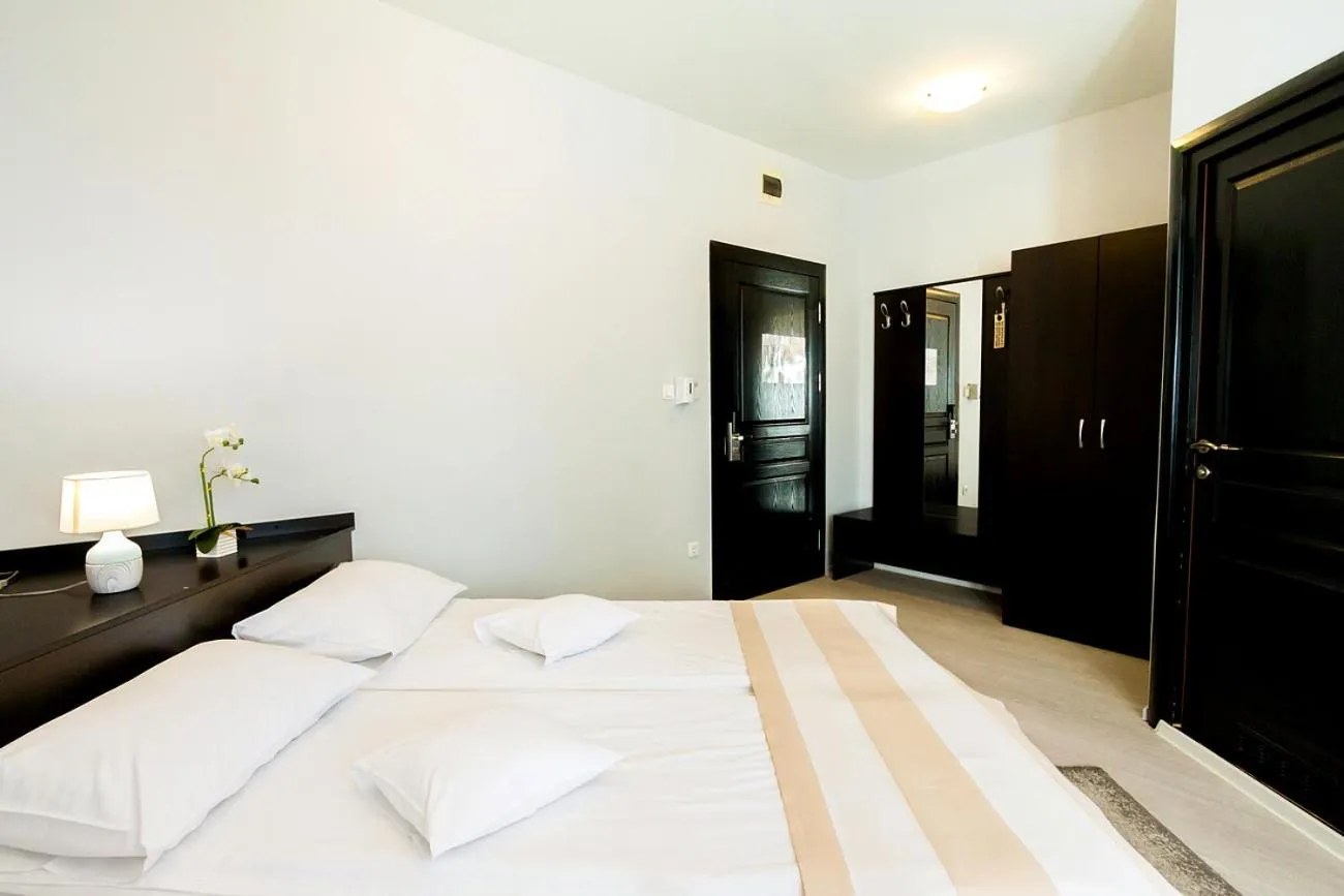 Bed in Astoria Hotel & Restaurant