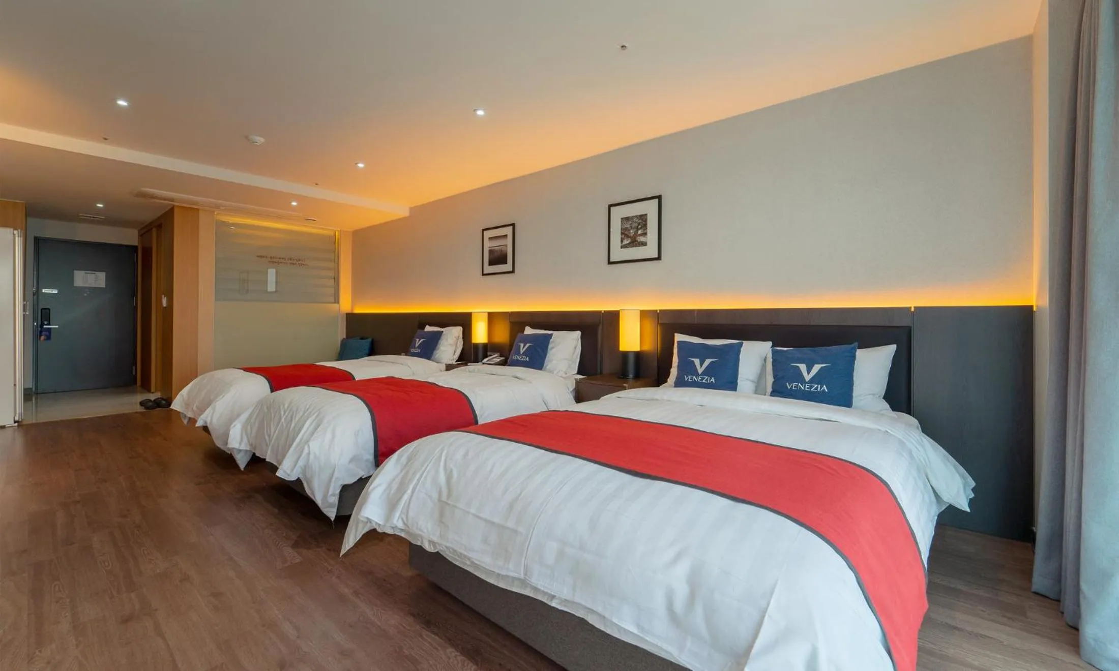 Bedroom, Bed in Venezia Hotel and Suite